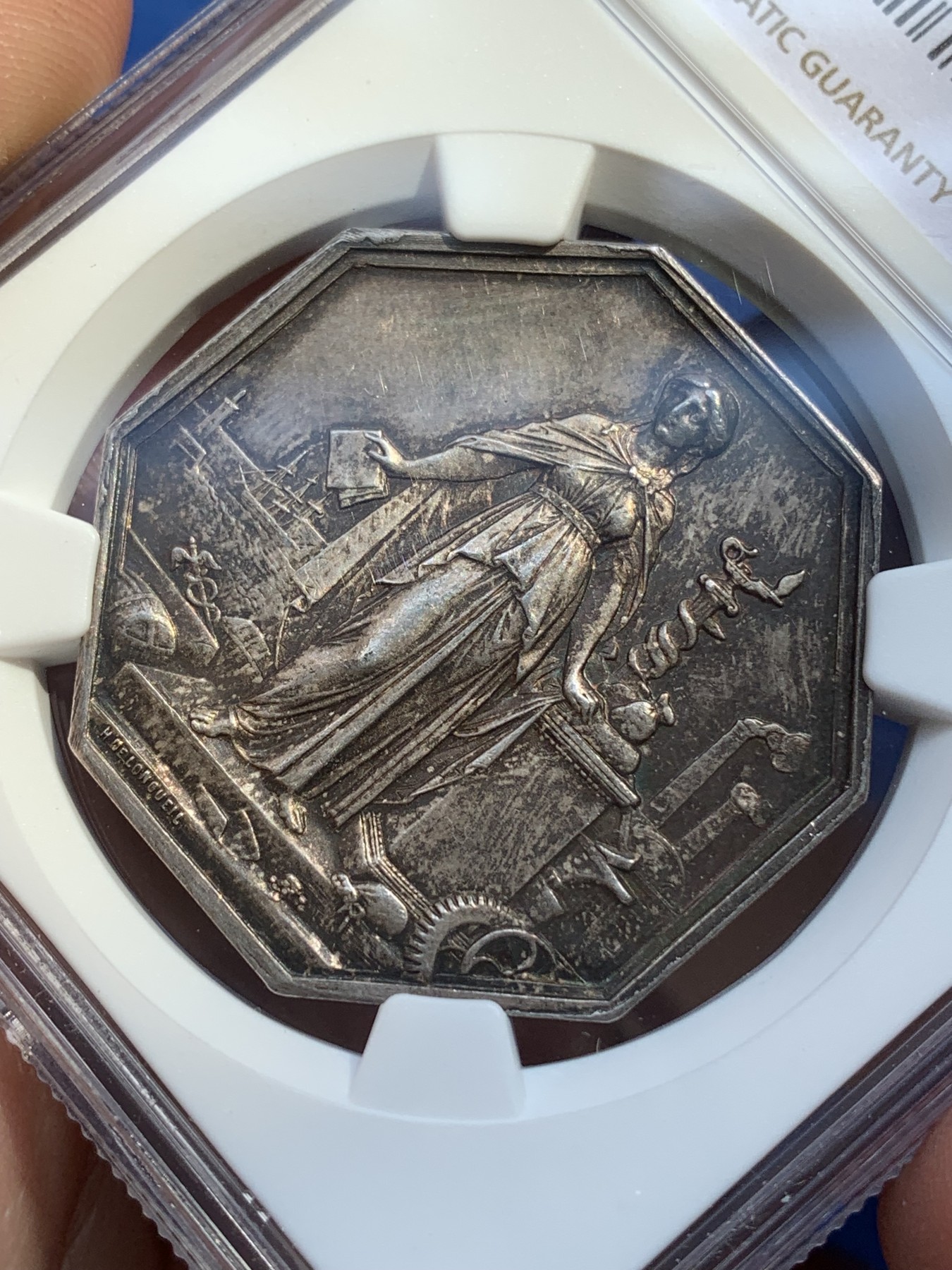 《竞宝斋》第215场-周日，周一 2场 (全场包邮) NGC-MS62 法国1859年 站人 八角银制JETON 顶级品相 五彩包浆