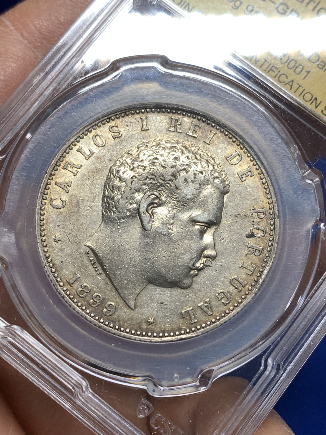 《竞宝斋》第215场-周日，周一 2场 (全场包邮) CSIS国评 AU53 葡萄牙皇帝卡洛斯一世1000瑞斯大银币!非常漂亮的大窗帘+盾标!五彩包浆。