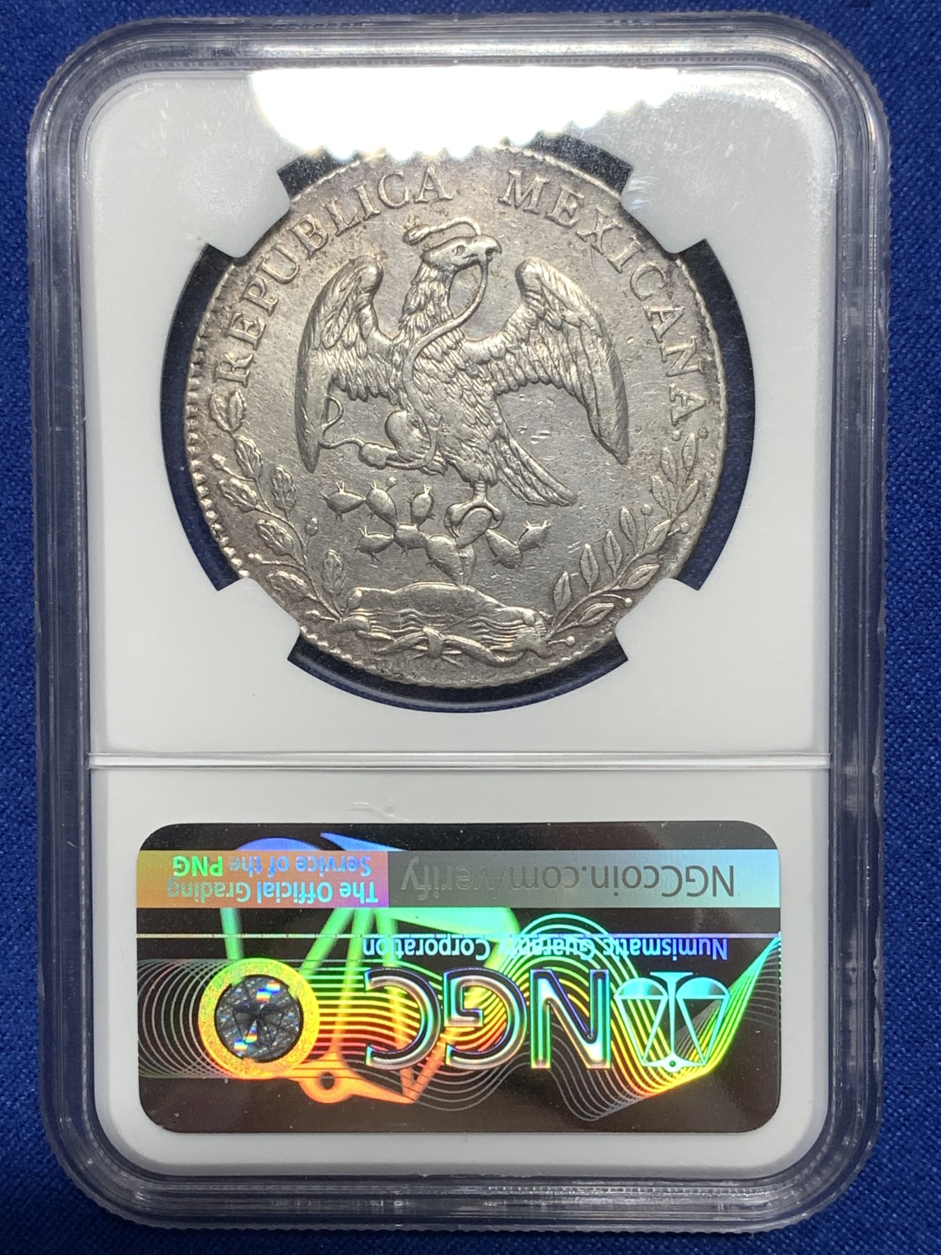 《竞宝斋》第215场-周日，周一 2场 (全场包邮) NGC AUD 墨西哥1879年鹰洋8R银币，图案整洁，齿边花纹依稀可见。