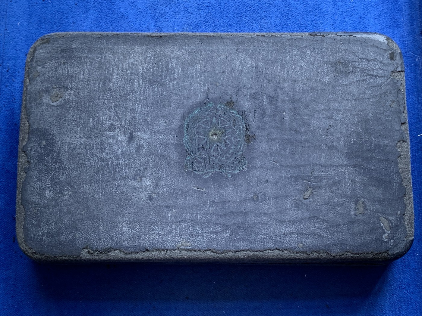 《竞宝斋》第215场-周日，周一 2场 (全场包邮) 意大利1996年精制套币。纪念人物为热那亚诗人——埃乌杰尼奥·蒙塔莱。另200里拉与500里拉双色币也是独年设计