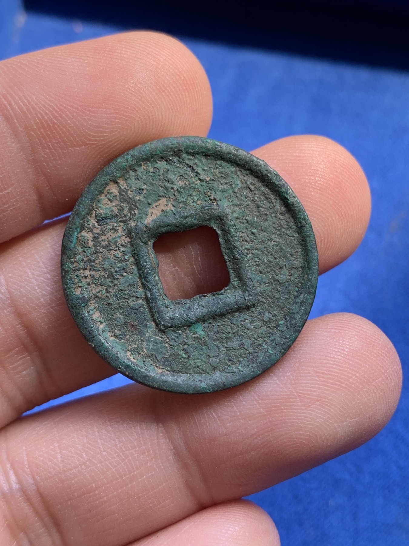 《竞宝斋》第215场-周日，周一 2场 (全场包邮) 两枚一组 大泉50 厚薄一对 直径27.5mm 分别厚1.9mm 2.6mm  重4.7g 6.9g