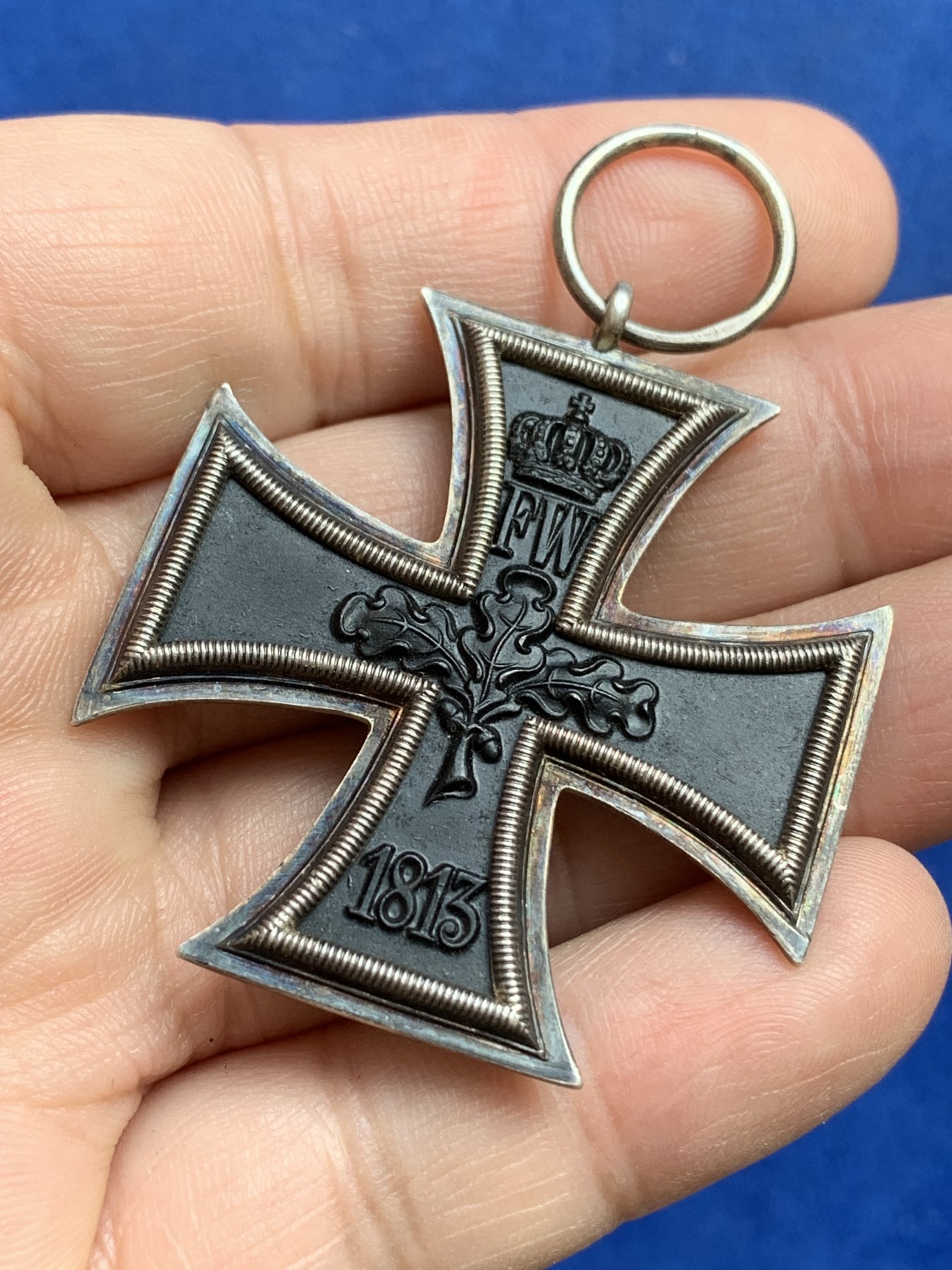 《竞宝斋》第215场-周日，周一 2场 (全场包邮) 一战德意志帝国二级铁十字勋章， 环上标S-W 漆面良好，包浆自然，边角锐利，盒子后配