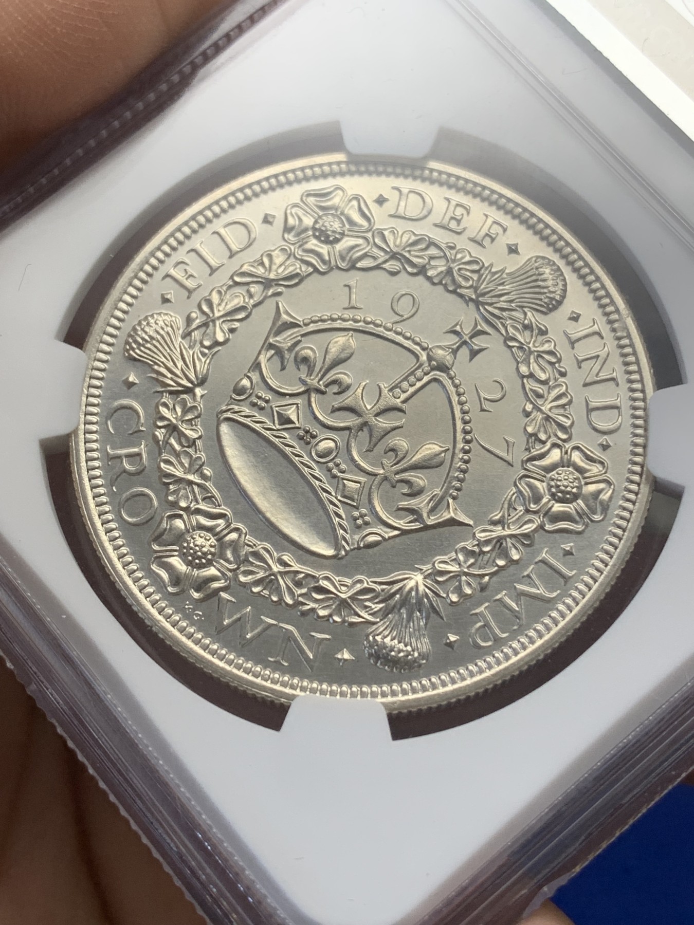 《竞宝斋》第215场-周日，周一 2场 (全场包邮) NGC PF64 英国1927年乔治五世精制花冠一克朗银币，精制镜面