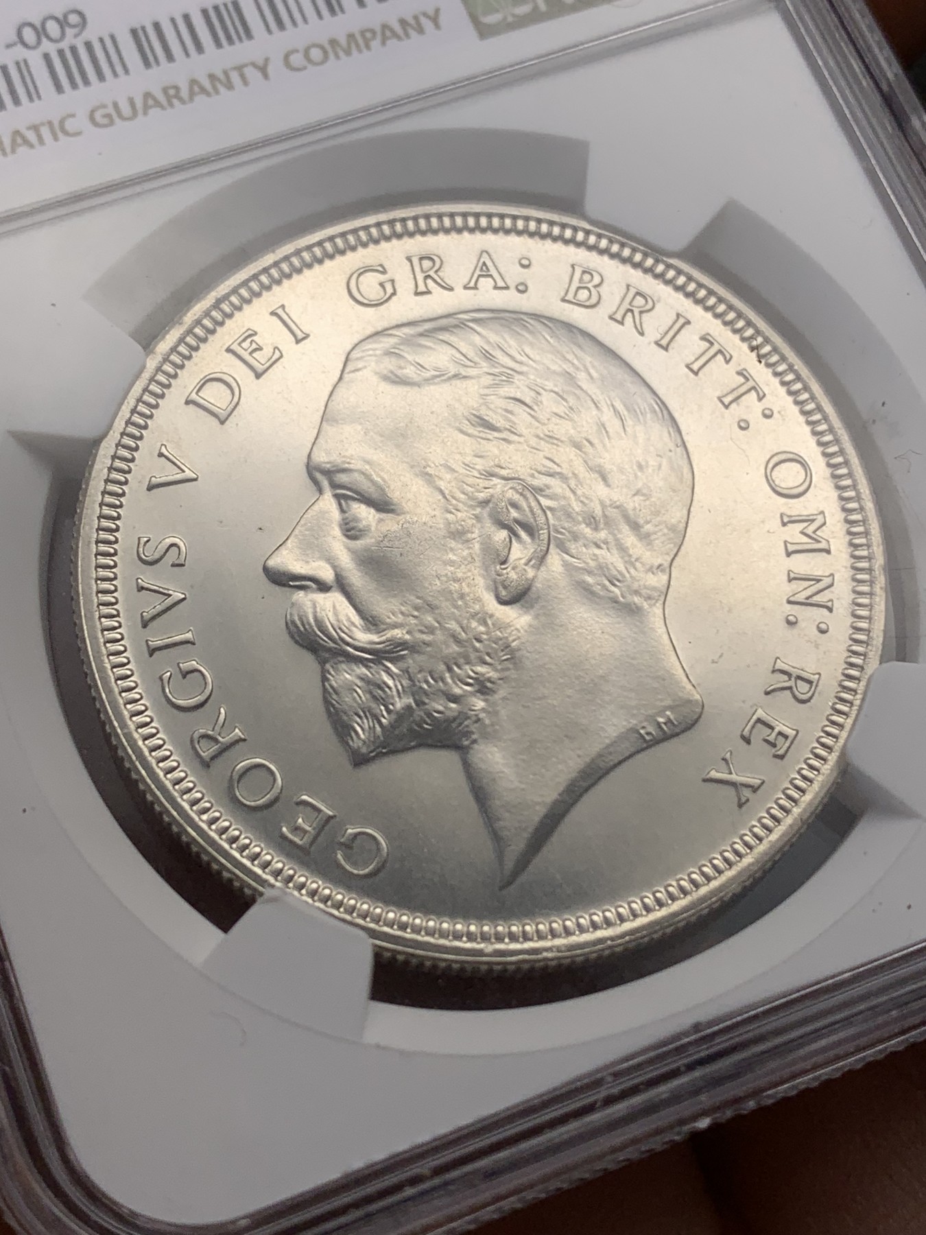 《竞宝斋》第215场-周日，周一 2场 (全场包邮) NGC PF64 英国1927年乔治五世精制花冠一克朗银币，精制镜面