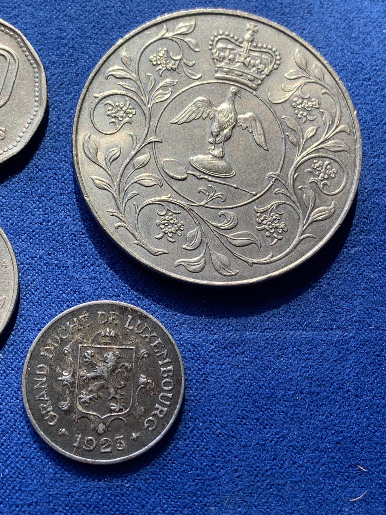 《竞宝斋》第215场-周日，周一 2场 (全场包邮) 4枚一组 英国1977年25便士+阿根廷1963年10比索+奥地利1974年骑马5先令+卢森堡1923年10分