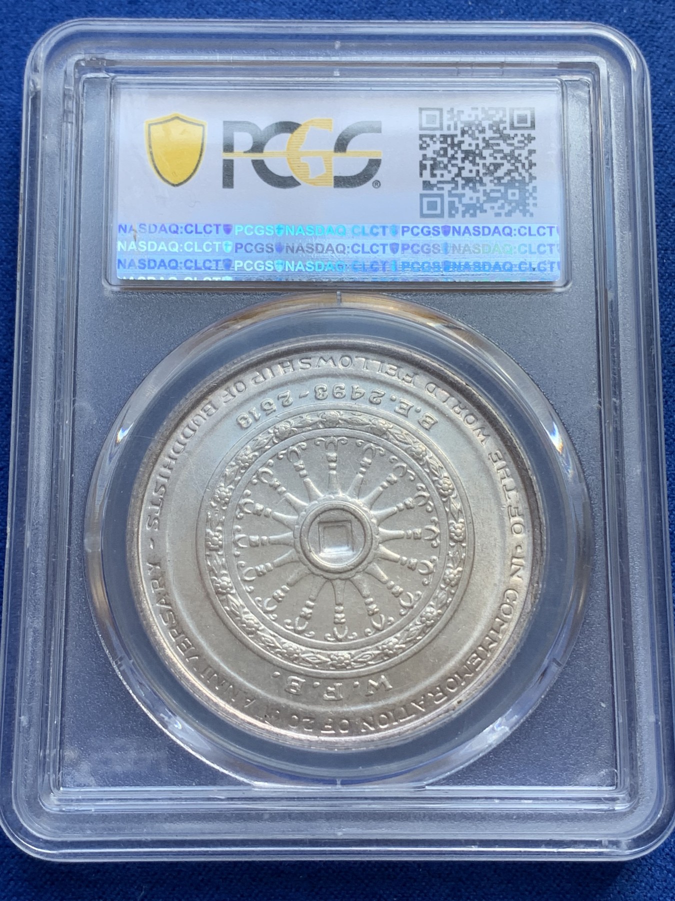 《竞宝斋》第215场-周日，周一 2场 (全场包邮) PCGS-MS63，泰国1971年拉玛九世世界佛教联谊会20周年50泰铢银币，直径40mm，重25g，900银，发行量26万枚。原汁原味五彩老包浆，状态极佳。