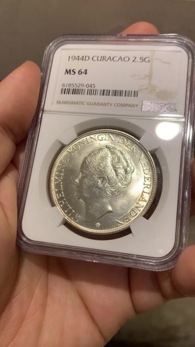 《竞宝斋》第215场-周日，周一 2场 (全场包邮) NGC-MS64 荷属库拉索 1944年2.5盾 威廉敏娜 大银币 闪闪发亮 肉眼无暇 MS-64 高分一步到位 人手必备品种