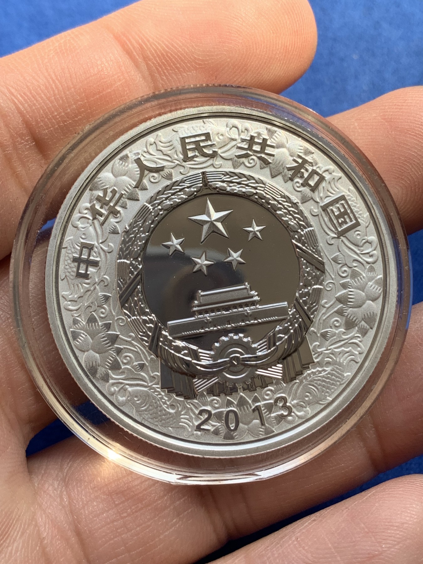 《竞宝斋》第215场-周日，周一 2场 (全场包邮) 2013中国葵巳蛇年彩色纪念银币 盒证齐全 31.1g 999银