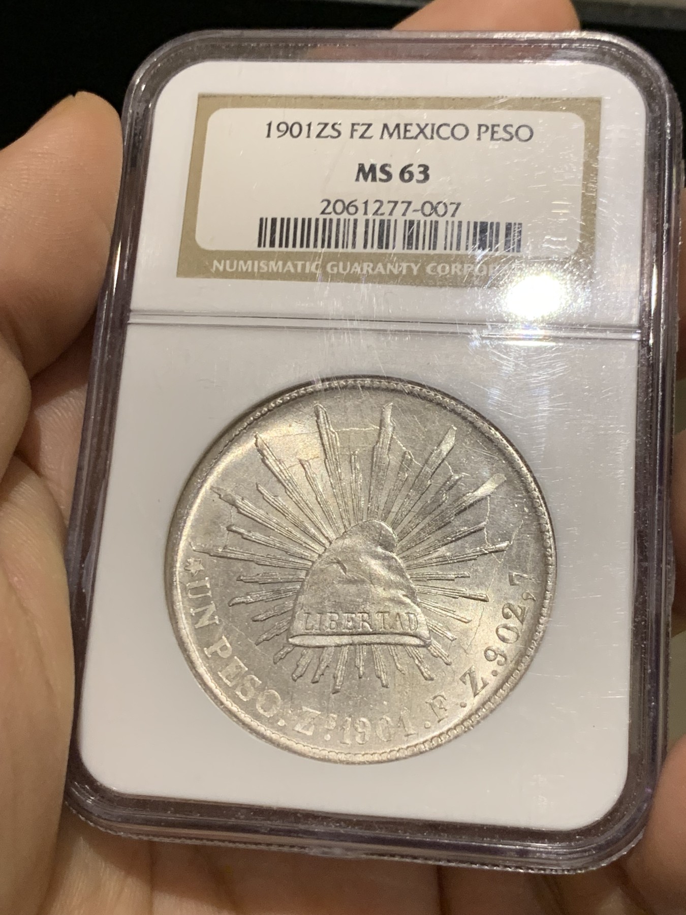 《竞宝斋》第215场-周日，周一 2场 (全场包邮) NGC-MS63 墨西哥 1901年1比索 直边鹰洋 大银币 闪闪发亮 早期老盒 MS-63 及格分数性价比之选 人手必备品种