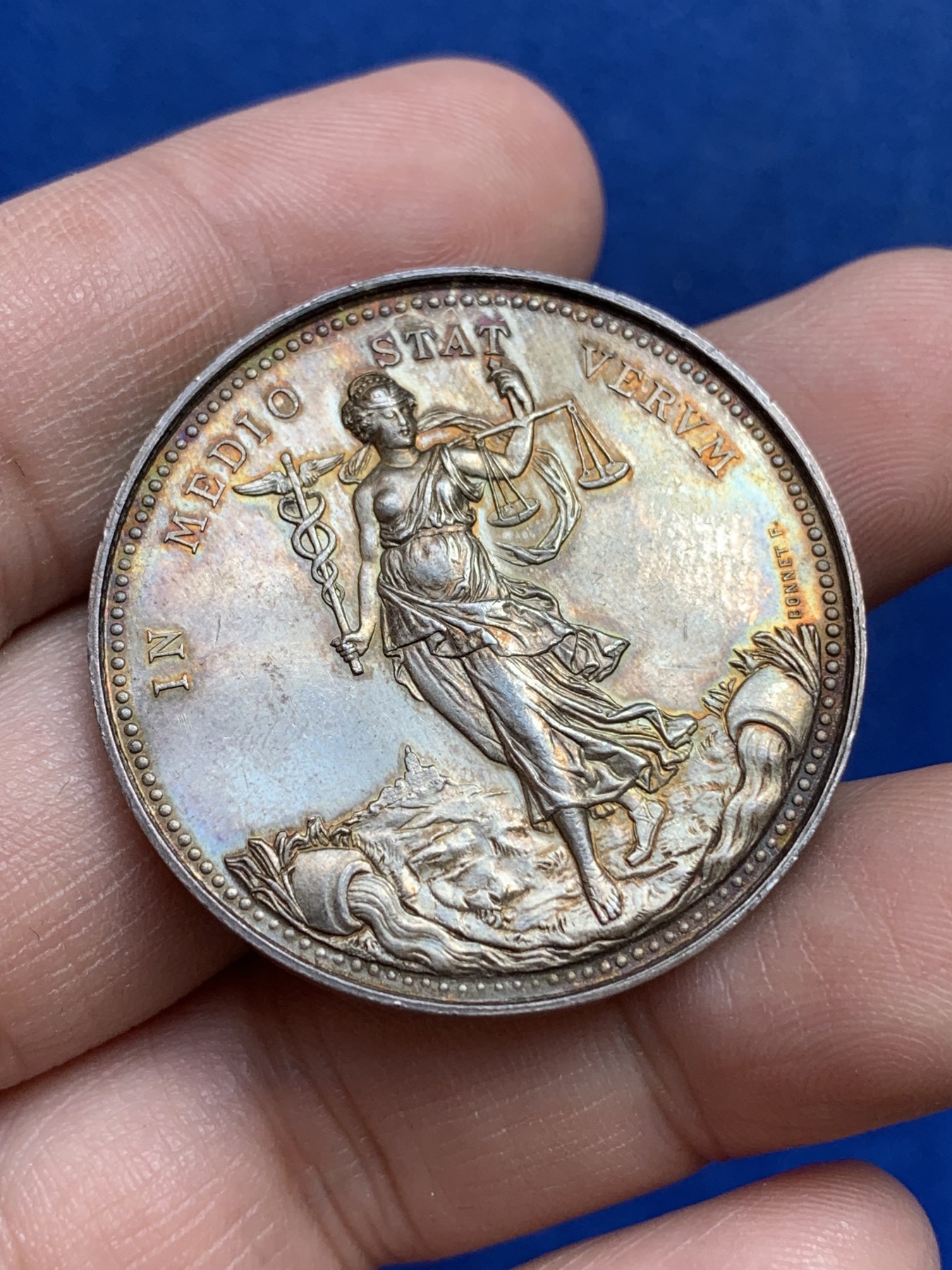 《竞宝斋》第215场-周日，周一 2场 (全场包邮) 1866年 法国自由平等纪念银章 金彩包浆 女神很美 36ⅹ2.3mm.22.5克