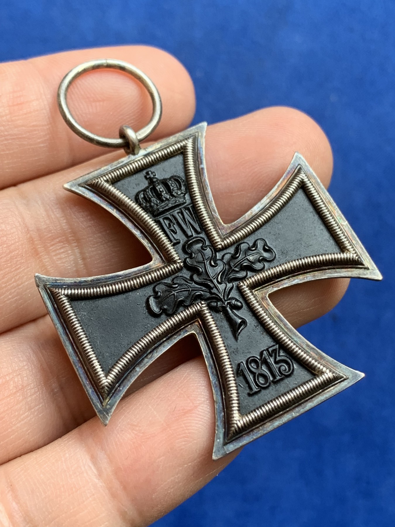 《竞宝斋》第215场-周日，周一 2场 (全场包邮) 一战德意志帝国二级铁十字勋章， 环上标S-W 漆面良好，包浆自然，边角锐利，盒子后配