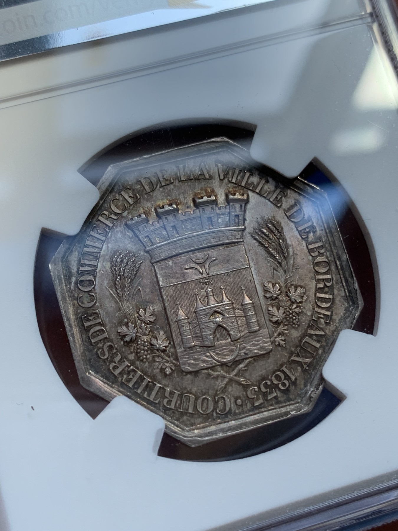 《竞宝斋》第215场-周日，周一 2场 (全场包邮) NGC-MS63 法国十九世纪 波尔多商会站人 八角银制JETON 顶级老包浆 非常漂亮