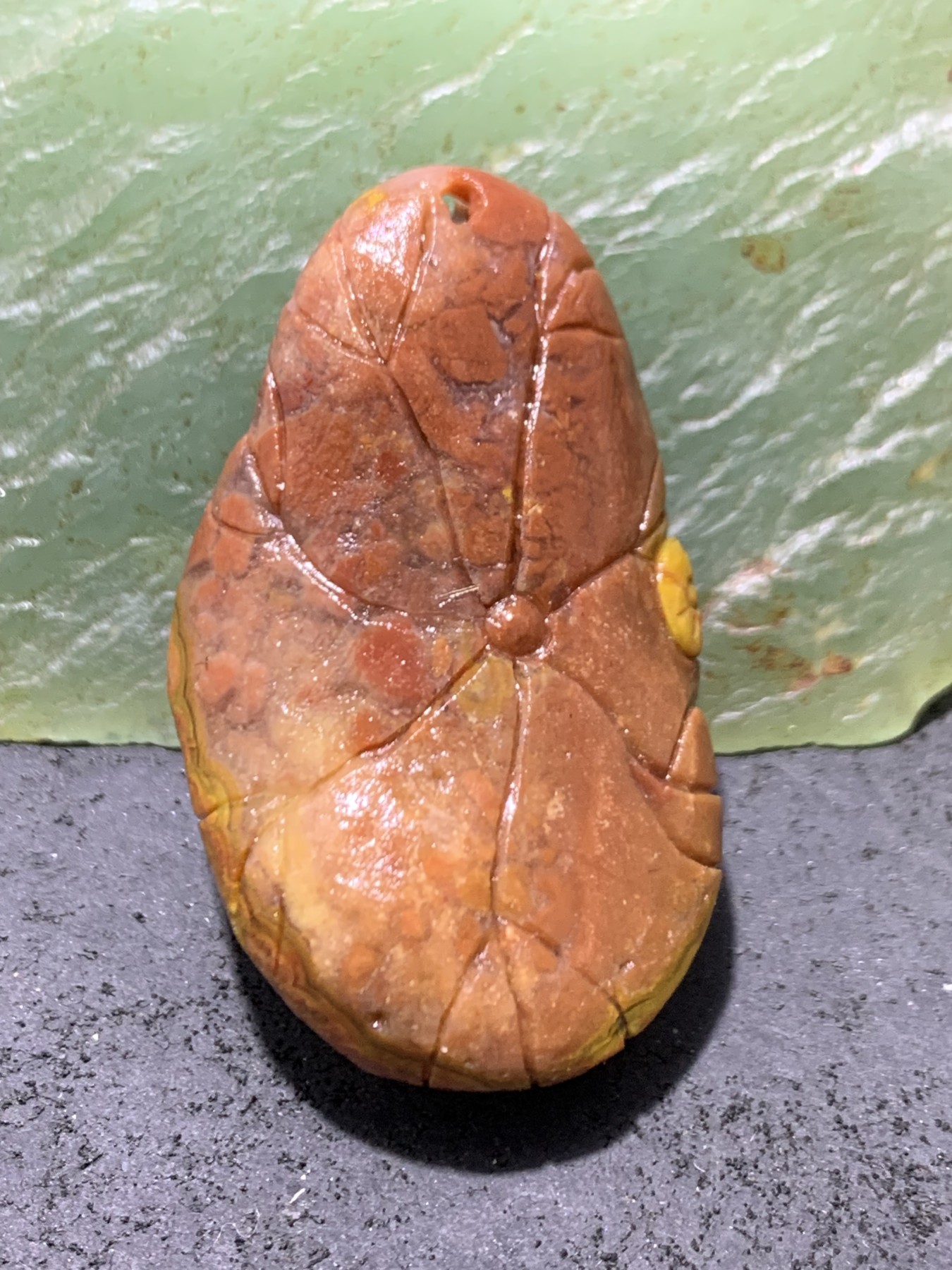 精美亚光战国红玛瑙手工雕刻龙鱼莲花吊坠一个