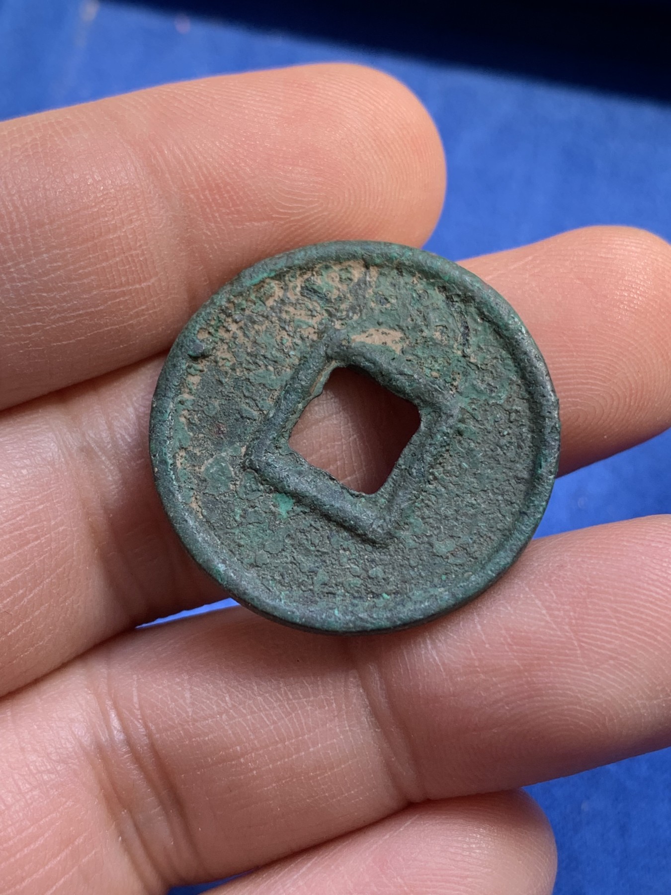 《竞宝斋》第215场-周日，周一 2场 (全场包邮) 两枚一组 大泉50 厚薄一对 直径27.5mm 分别厚1.9mm 2.6mm  重4.7g 6.9g