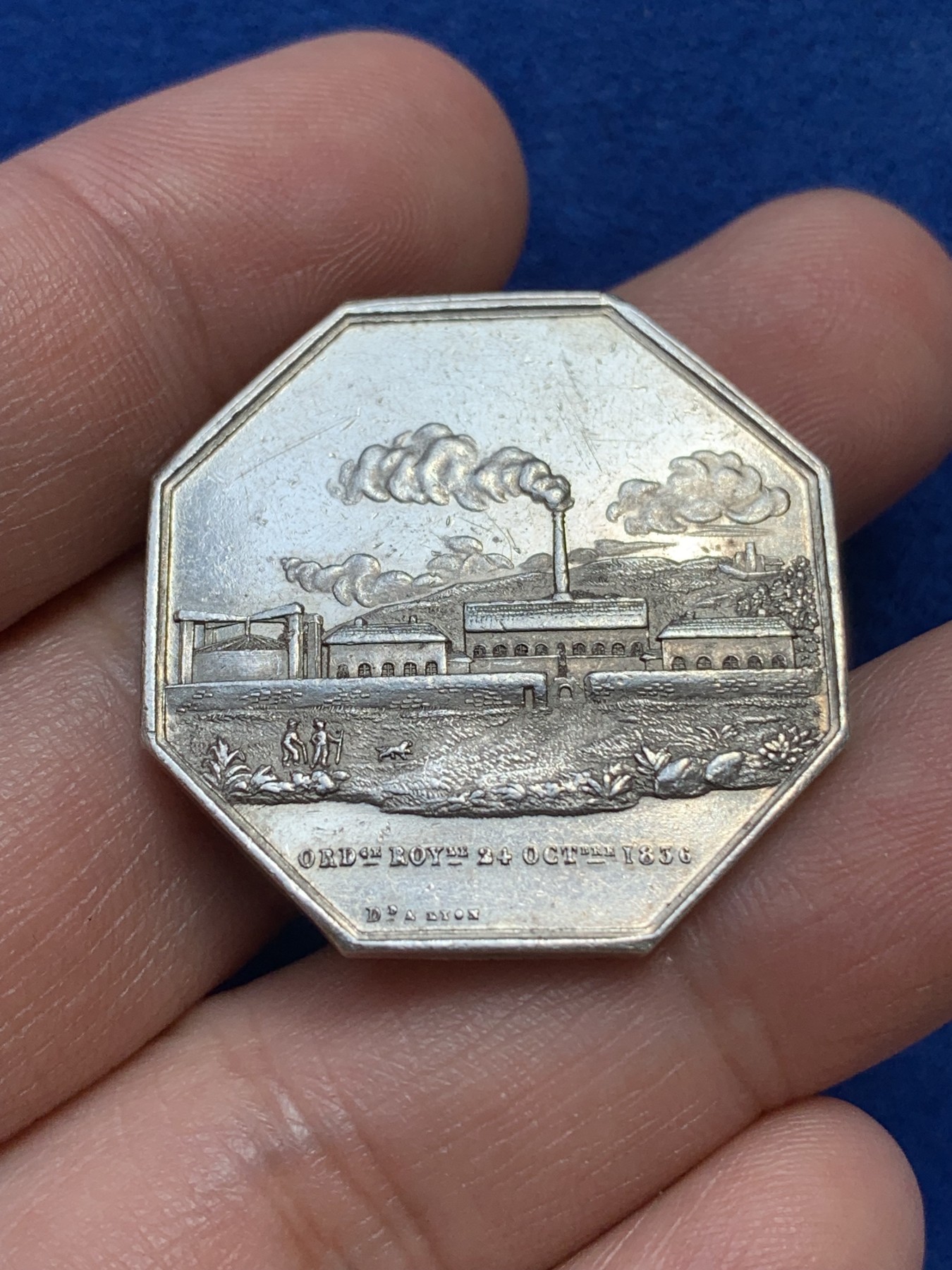 《竞宝斋》第215场-周日，周一 2场 (全场包邮) 法国1832-1841年里昂燃气公司八角銀质代币 31.3mm 15.2克 神灯边铭