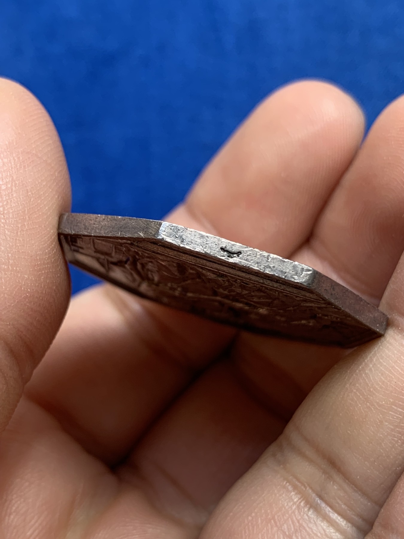 《竞宝斋》第215场-周日，周一 2场 (全场包邮) 法国皇家保险公司八角银质代币，19.81g，36.2mm，油灯边铭