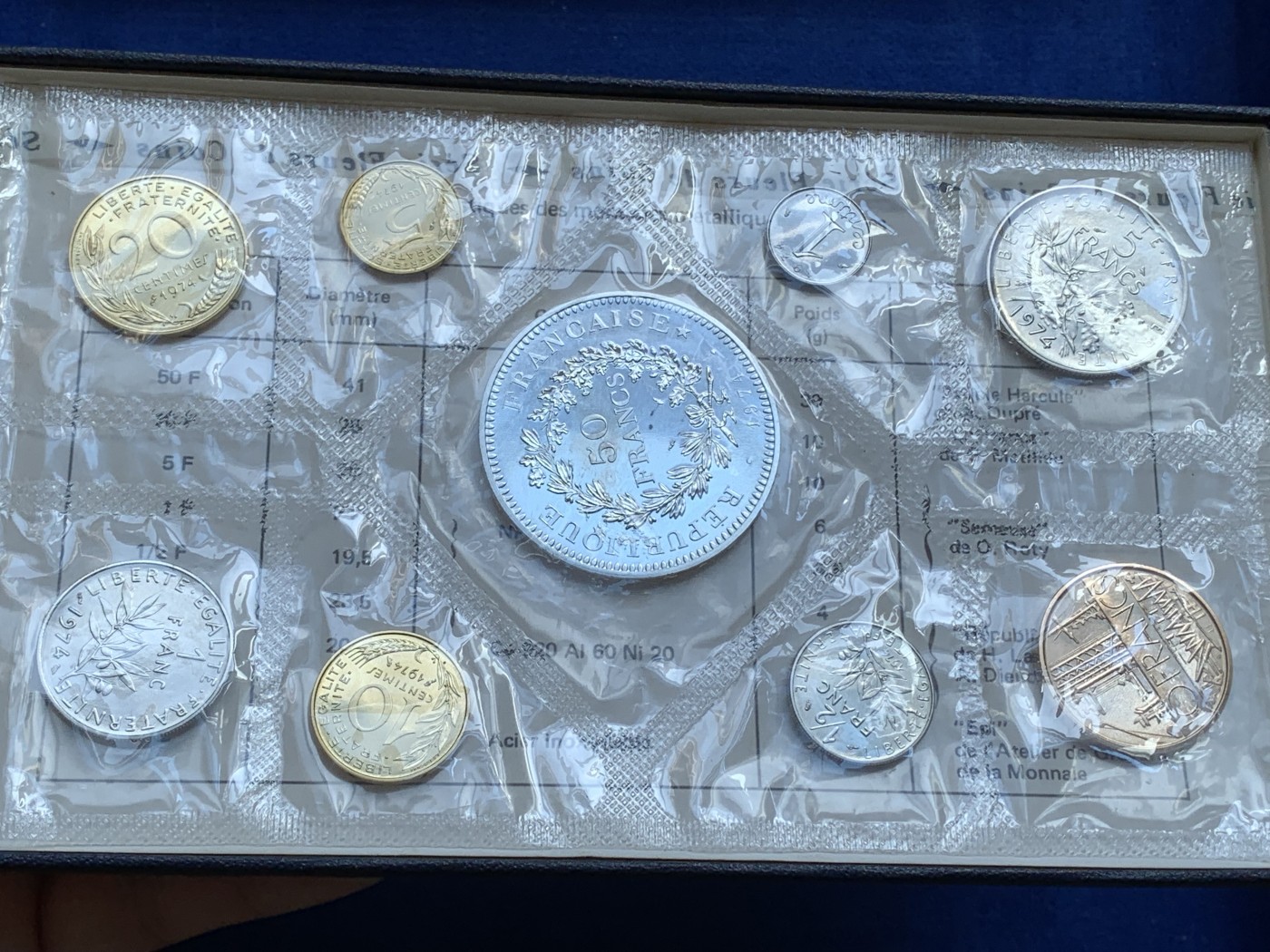 《竞宝斋》第215场-周日，周一 2场 (全场包邮) 法国1974年 官方原封套装未拆银币9枚 其中50法郎大力神为90%高银，性价比极高