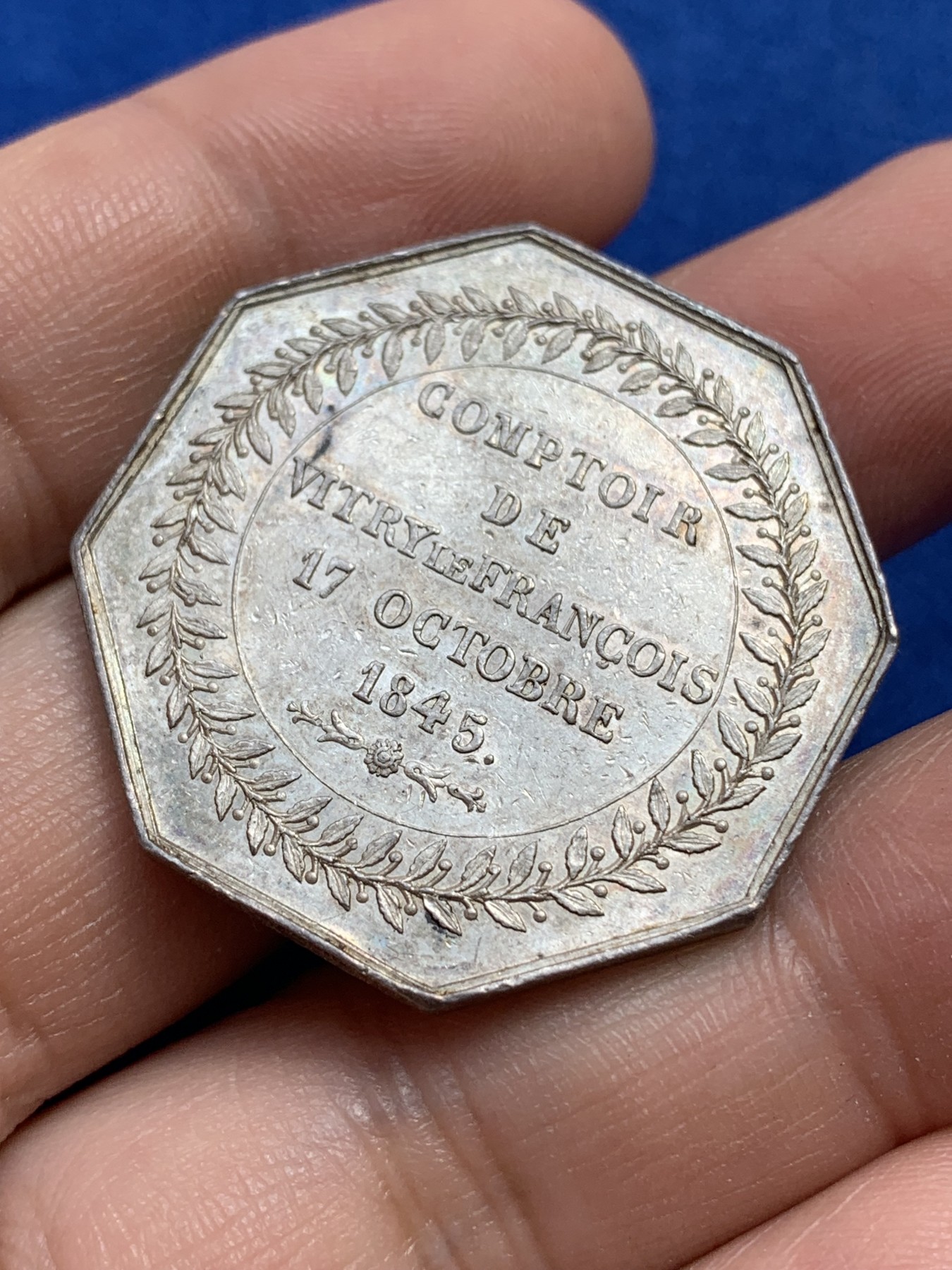 《竞宝斋》第215场-周日，周一 2场 (全场包邮) 法国1845保险信用联盟八角银质代币，18.55g，34.5mm，手指边铭