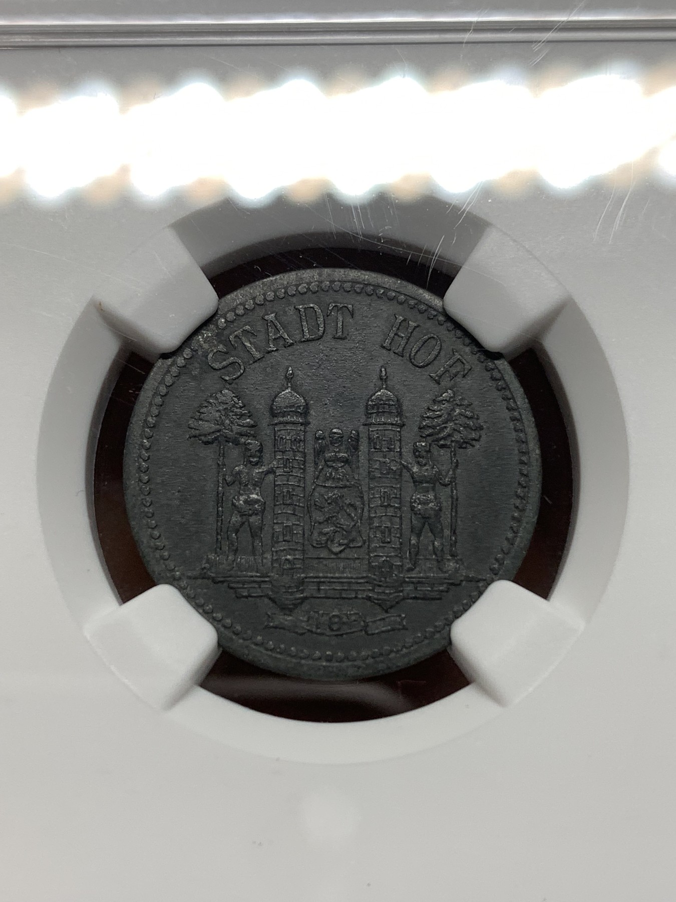 《竞宝斋》第215场-周日，周一 2场 (全场包邮) NGC AUD 1918年德紧 50P Zinc Hof代币