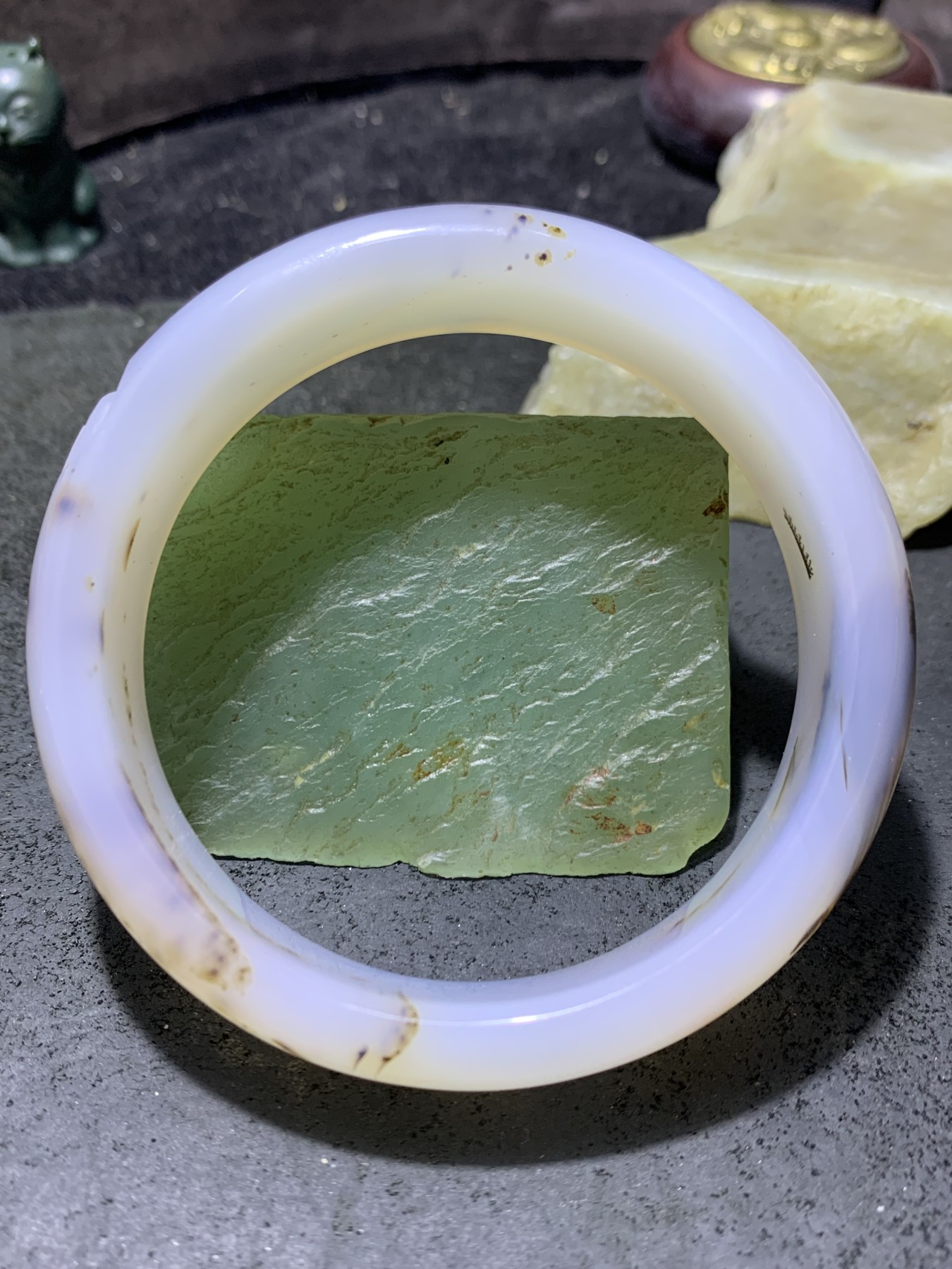 精美高玉化草花纹海洋玉髓手工雕刻一心向佛手镯一个！