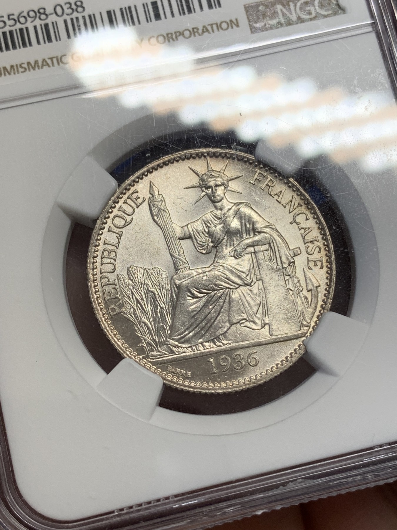 《竞宝斋》第215场-周日，周一 2场 (全场包邮) NGC MS64 法属印支 1936年 50分 淡彩包浆