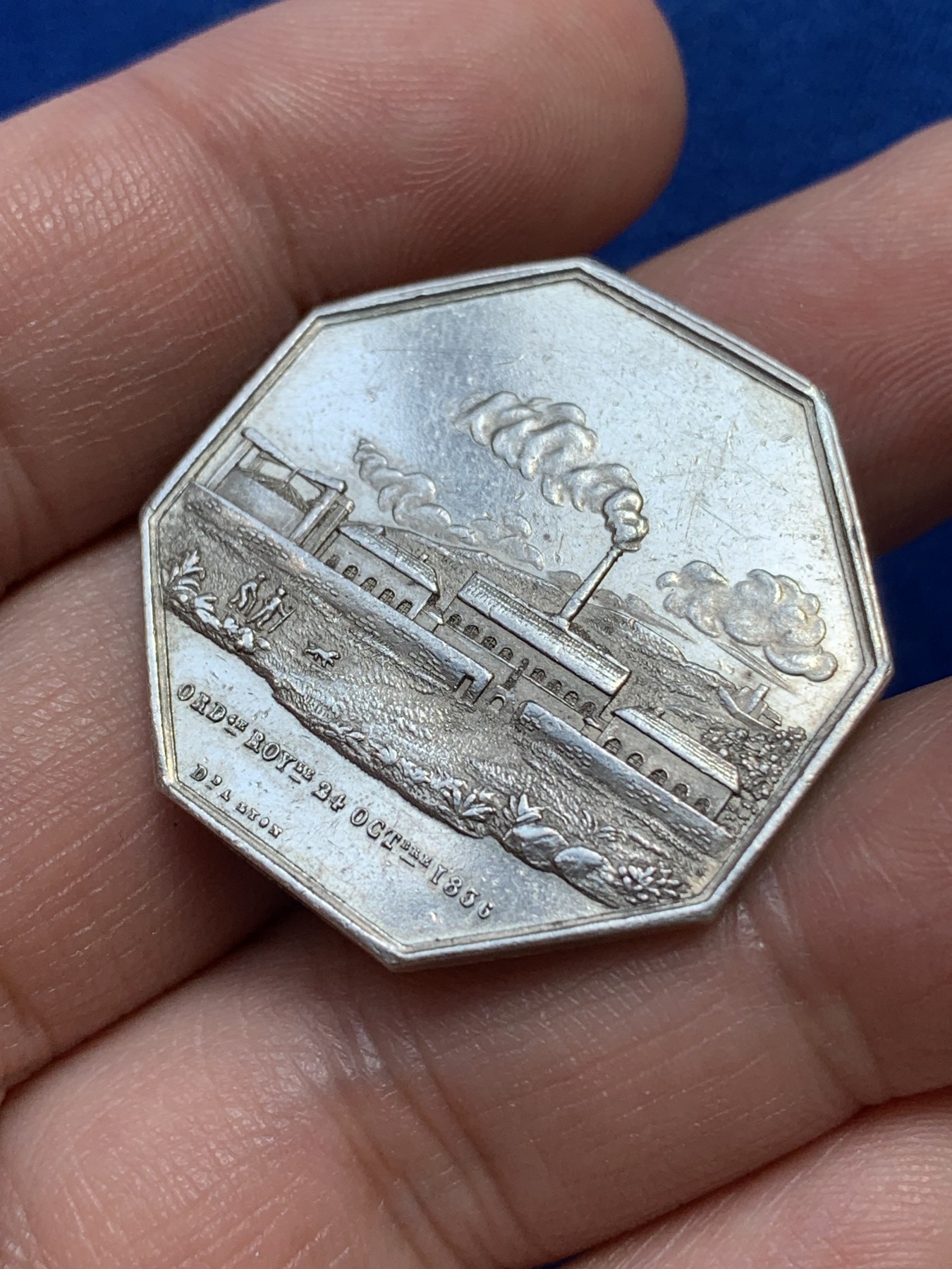 《竞宝斋》第215场-周日，周一 2场 (全场包邮) 法国1832-1841年里昂燃气公司八角銀质代币 31.3mm 15.2克 神灯边铭