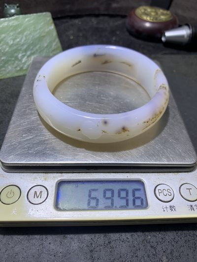 精美高玉化草花纹海洋玉髓手工雕刻一心向佛手镯一个！ 精美高玉化草花纹海洋玉髓手工雕刻一心向佛手镯一个！