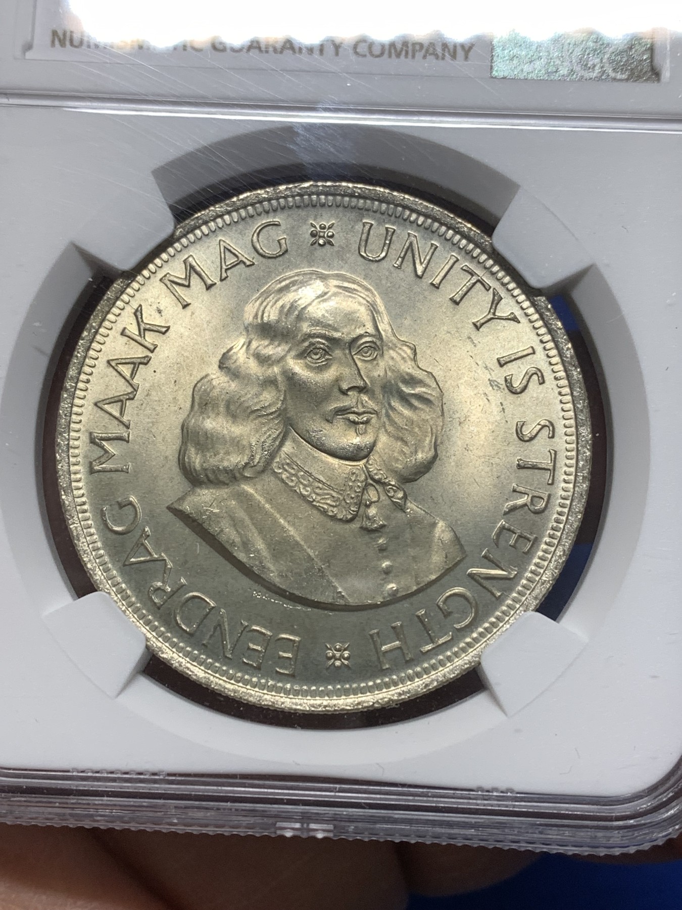 《竞宝斋》第215场-周日，周一 2场 (全场包邮) NGC-MS63 南非 1963年50分 吕贝克 大羚羊银币 极美黄包浆 MS-63 上海严评 早期天印67分砸盒结果