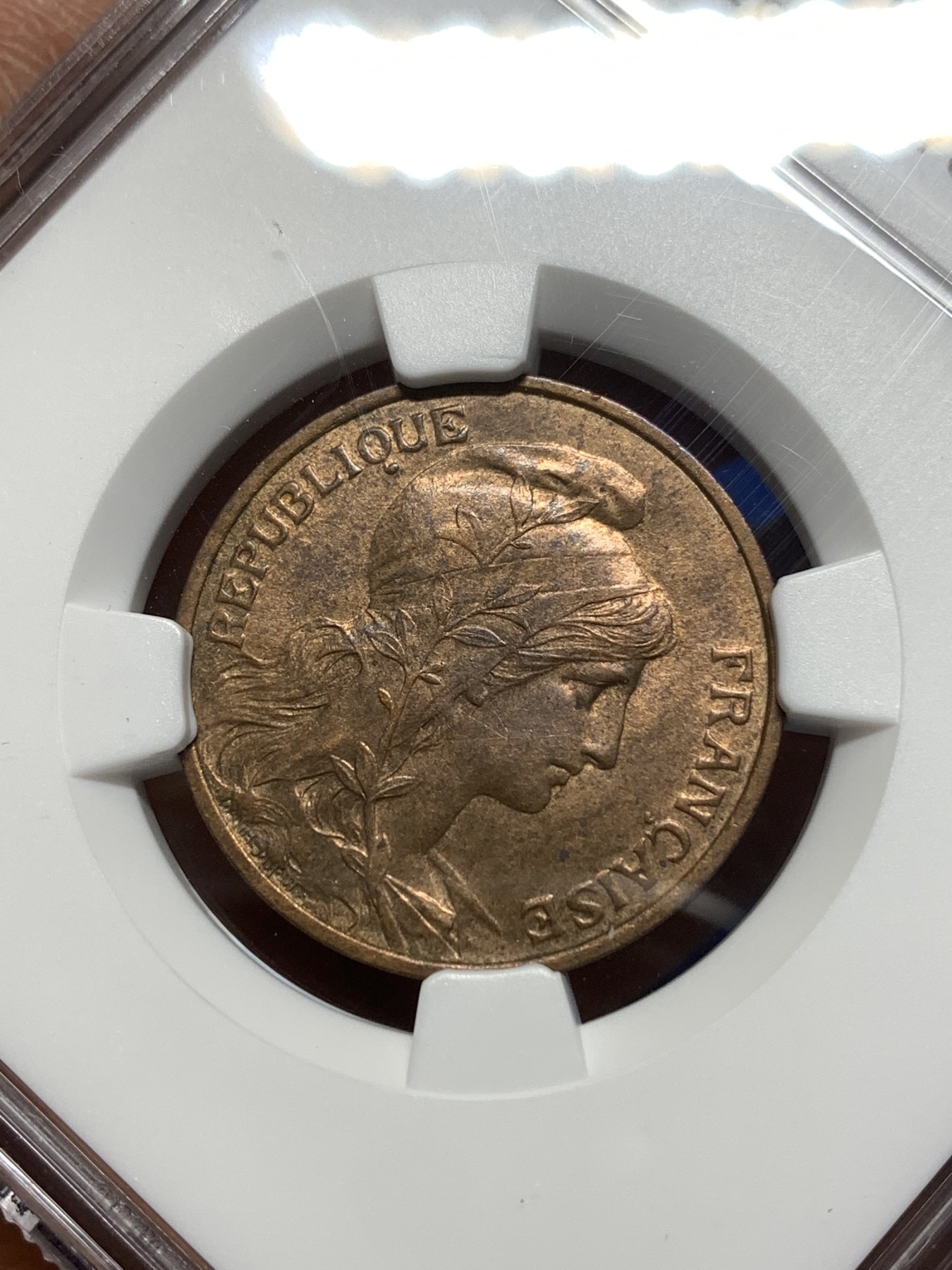 《竞宝斋》第215场-周日，周一 2场 (全场包邮) NGC AU58 1913年法国5c铜币