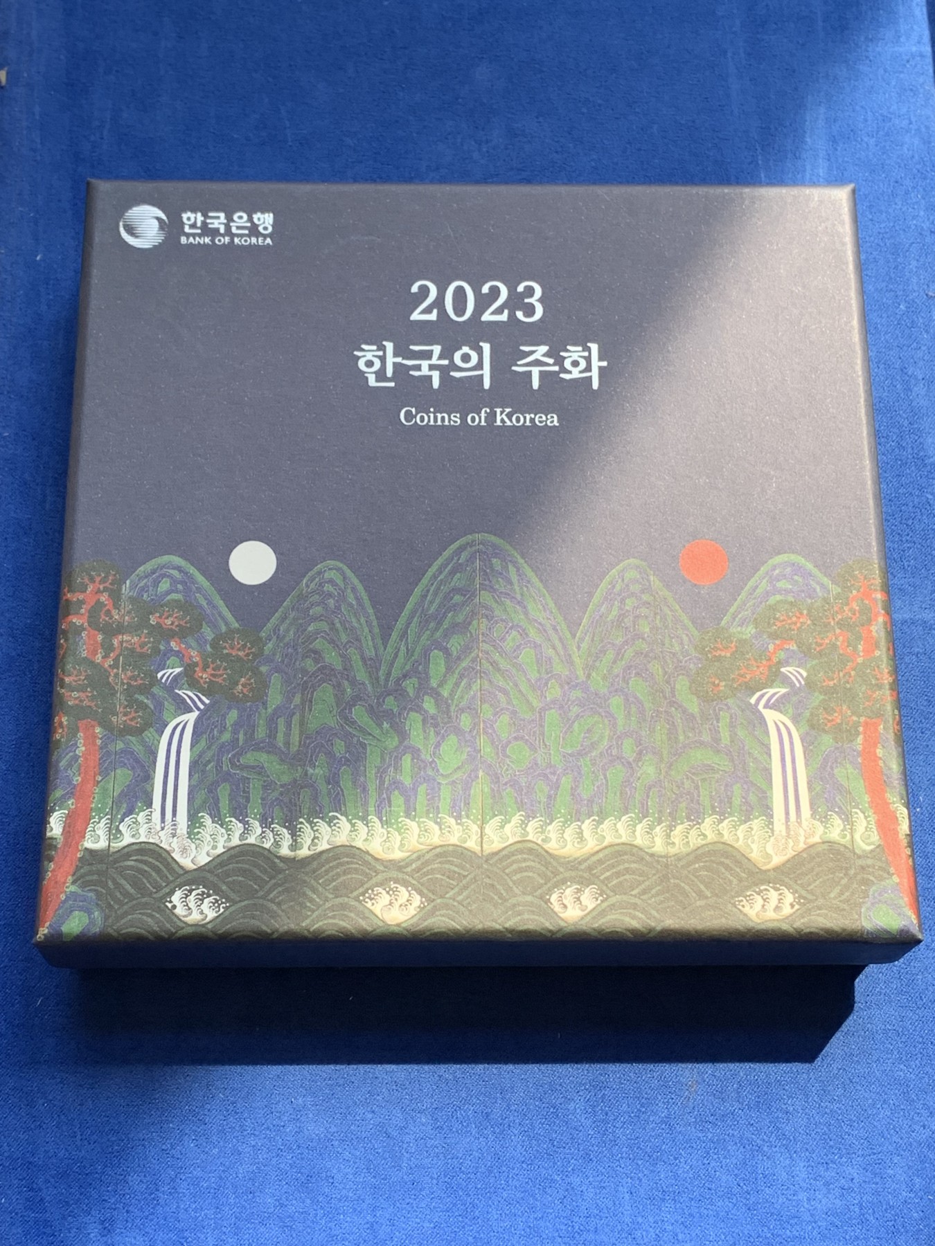 《竞宝斋》第215场-周日，周一 2场 (全场包邮) 韩国2023年新版官方原装套币，BU好品包装厚重精美！