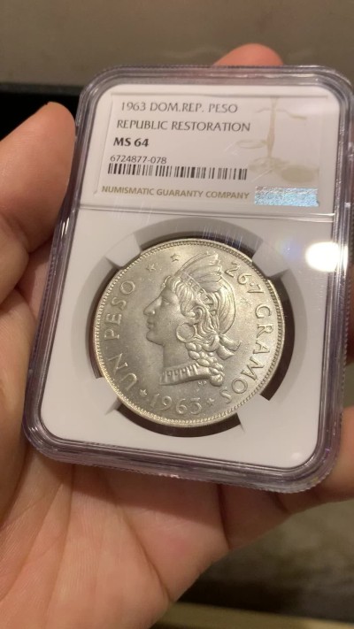 《竞宝斋》第215场-周日，周一 2场 (全场包邮) NGC MS64 多米尼加1963年建国百年纪念比索南美洲印第安人多米尼加最有名的图案