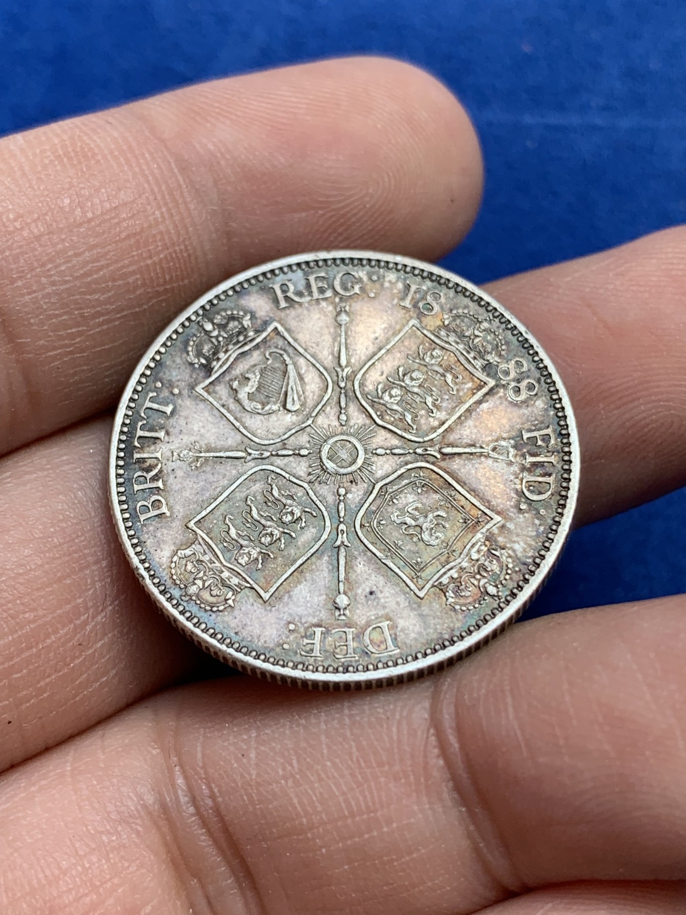 《竞宝斋》第215场-周日，周一 2场 (全场包邮) 英国1888年高冠弗洛林银币 五彩包浆 状态不错