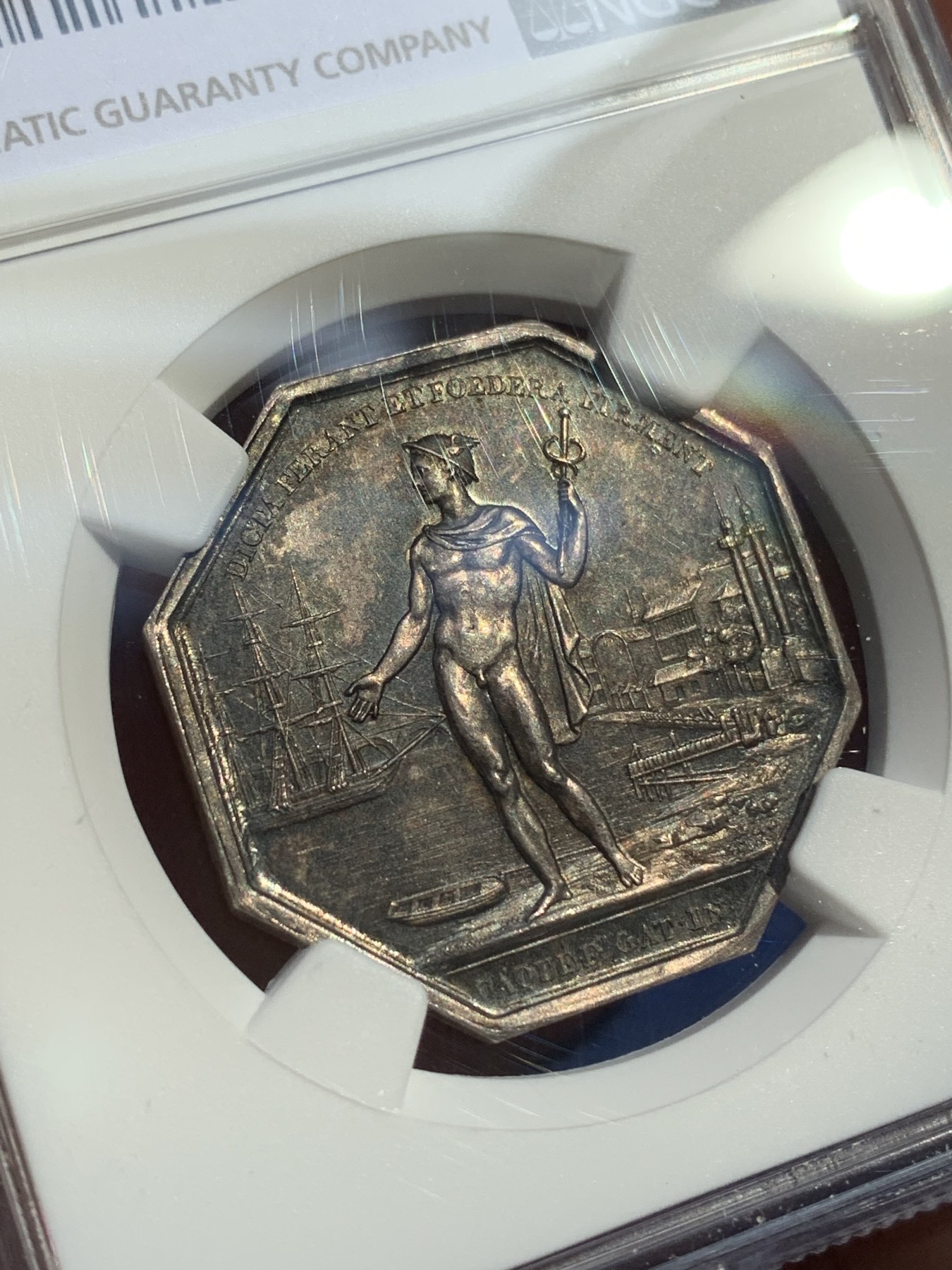 《竞宝斋》第215场-周日，周一 2场 (全场包邮) NGC-MS63 法国十九世纪 波尔多商会站人 八角银制JETON 顶级老包浆 非常漂亮