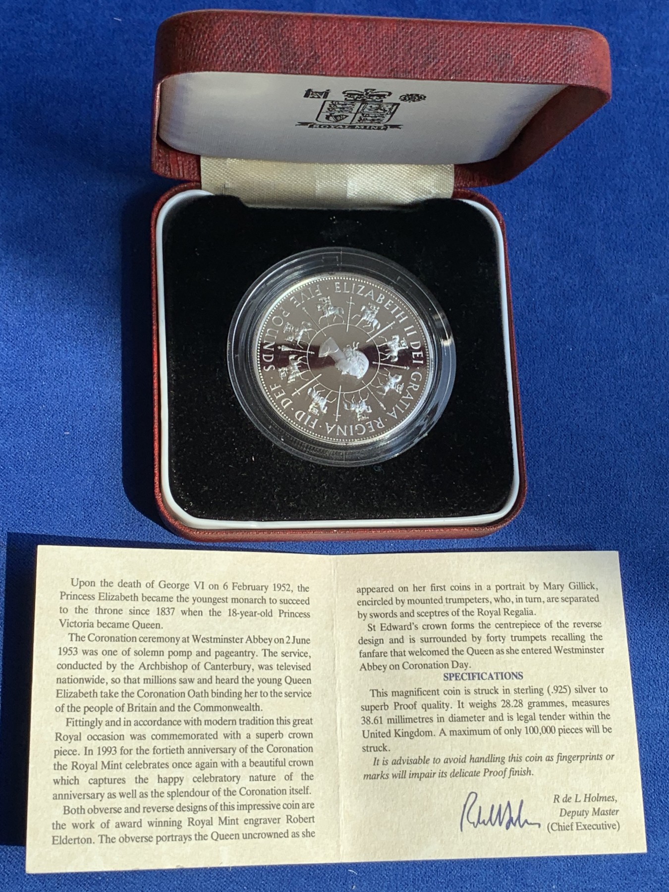 《竞宝斋》第215场-周日，周一 2场 (全场包邮) 英国1993年女王登基40周年精制5镑大银币 发行量5万 盒证齐全无氧化