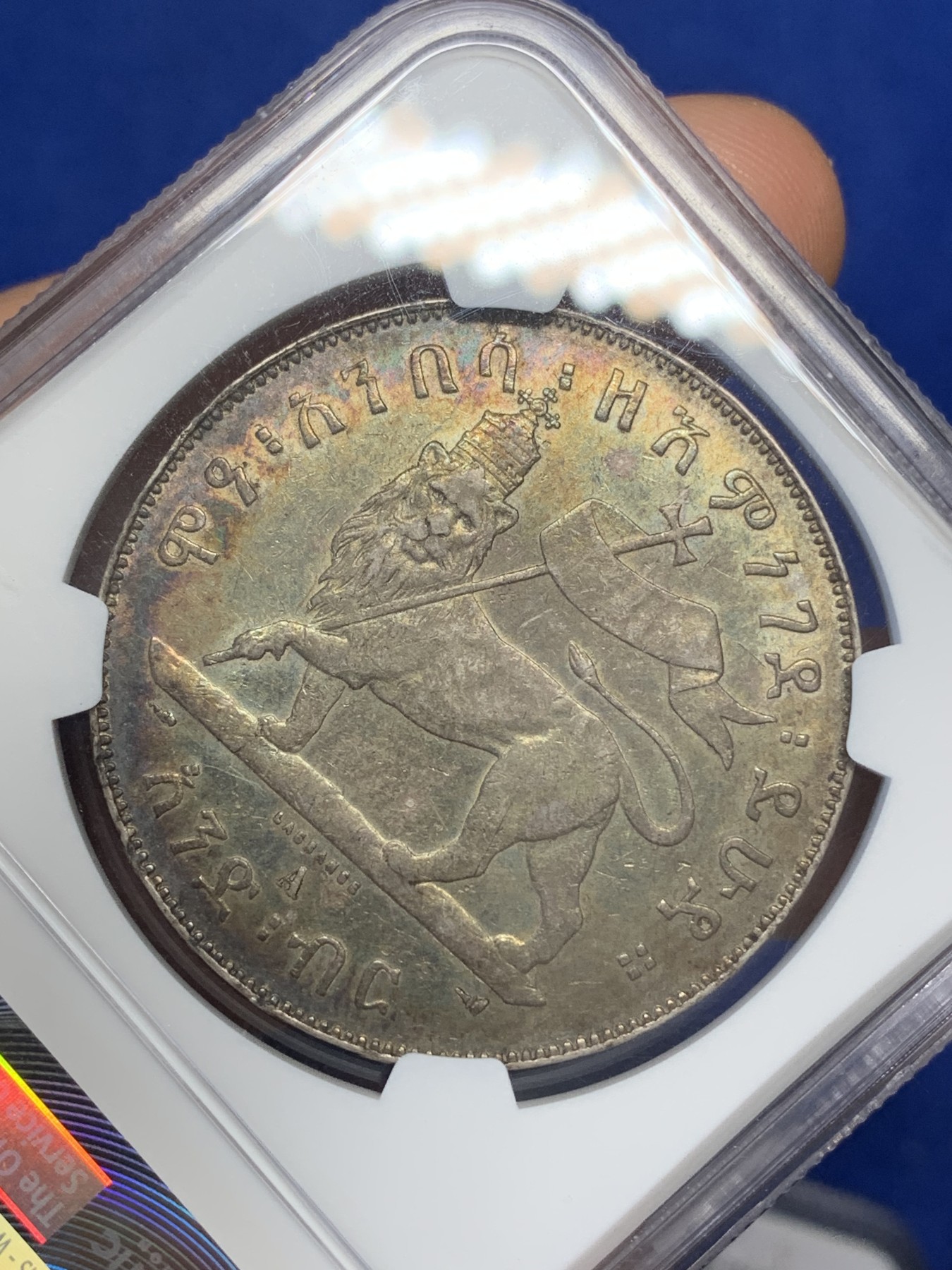 《竞宝斋》第215场-周日，周一 2场 (全场包邮) NGC AU53 埃塞俄比亚1889年狮子左扛旗比尔大银币 带彩