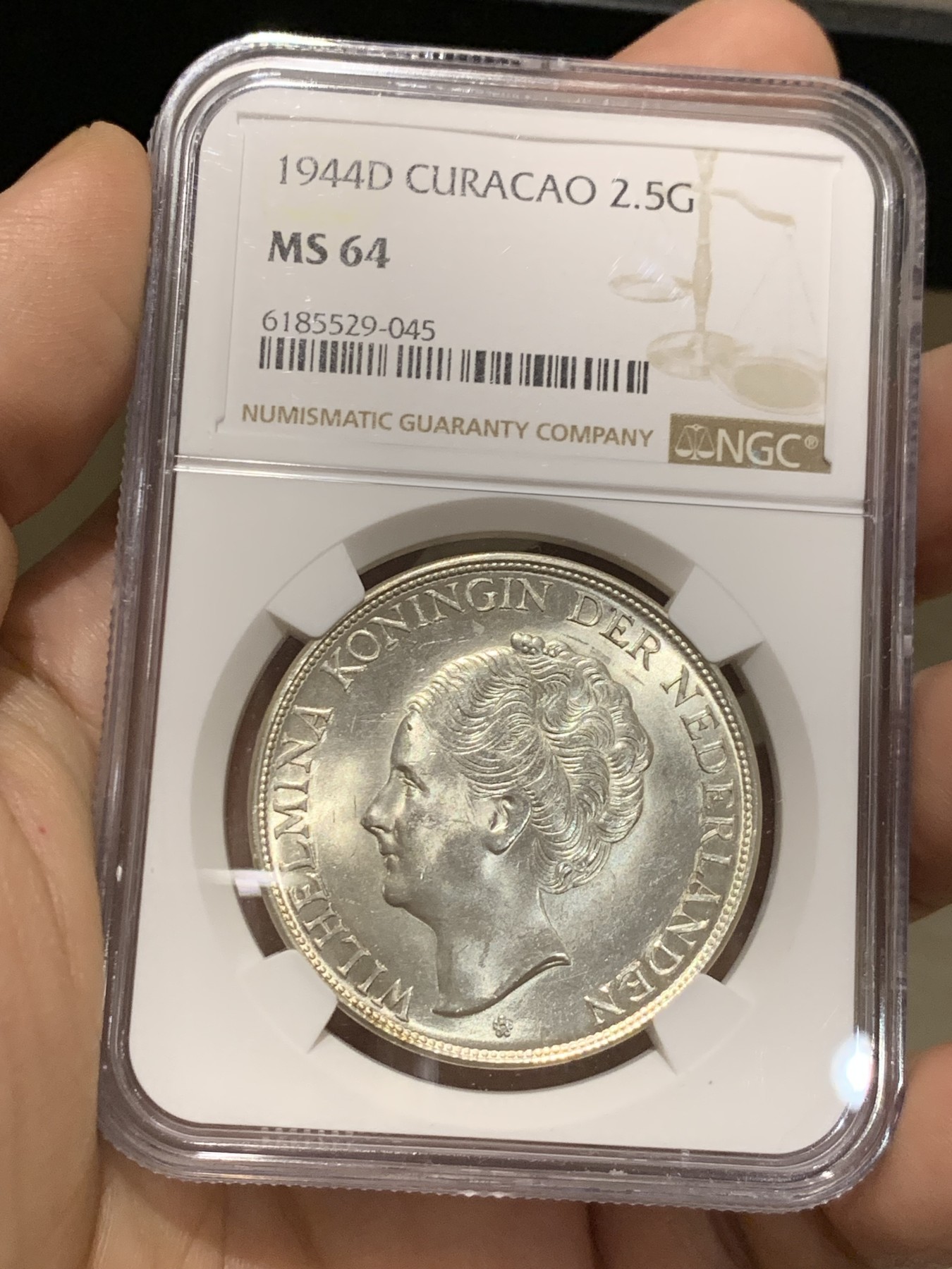 《竞宝斋》第215场-周日，周一 2场 (全场包邮) NGC-MS64 荷属库拉索 1944年2.5盾 威廉敏娜 大银币 闪闪发亮 肉眼无暇 MS-64 高分一步到位 人手必备品种