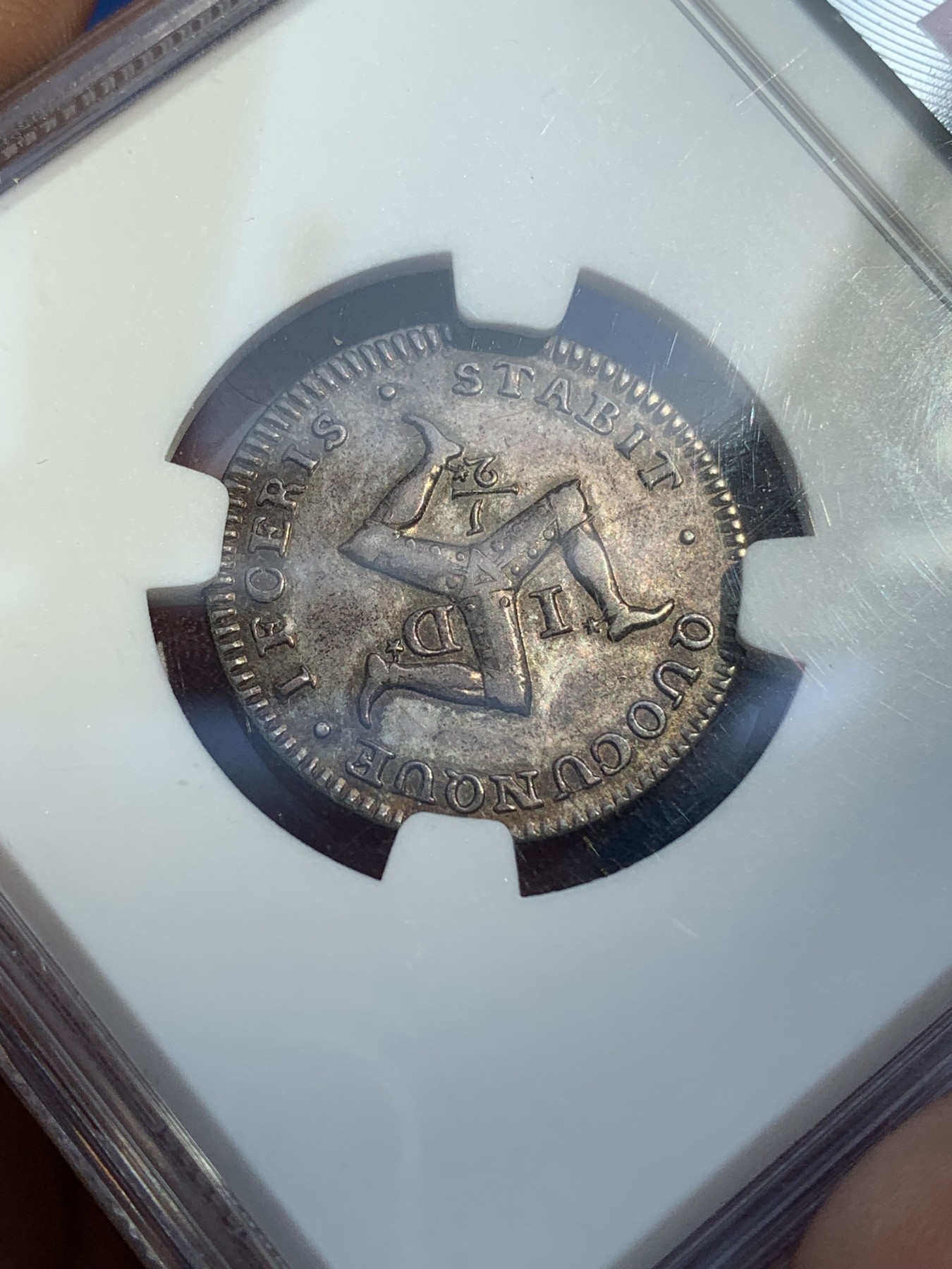 《竞宝斋》第215场-周日，周一 2场 (全场包邮) NGC-PF55 1733年 马恩岛半便士精致银样币 季军分 罕见FROSTED CAP版。常见好plain cap版紫彩包浆