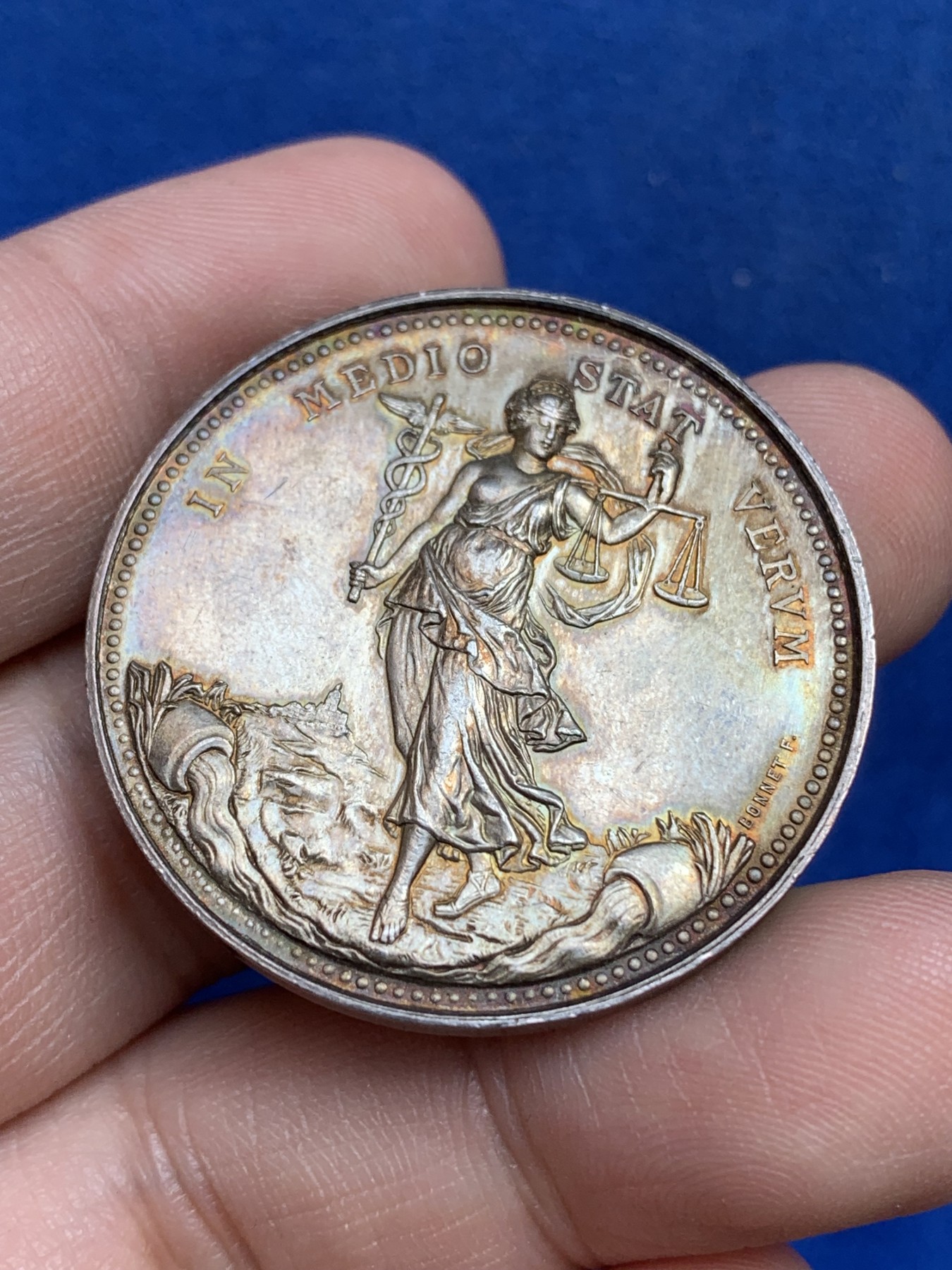 《竞宝斋》第215场-周日，周一 2场 (全场包邮) 1866年 法国自由平等纪念银章 金彩包浆 女神很美 36ⅹ2.3mm.22.5克