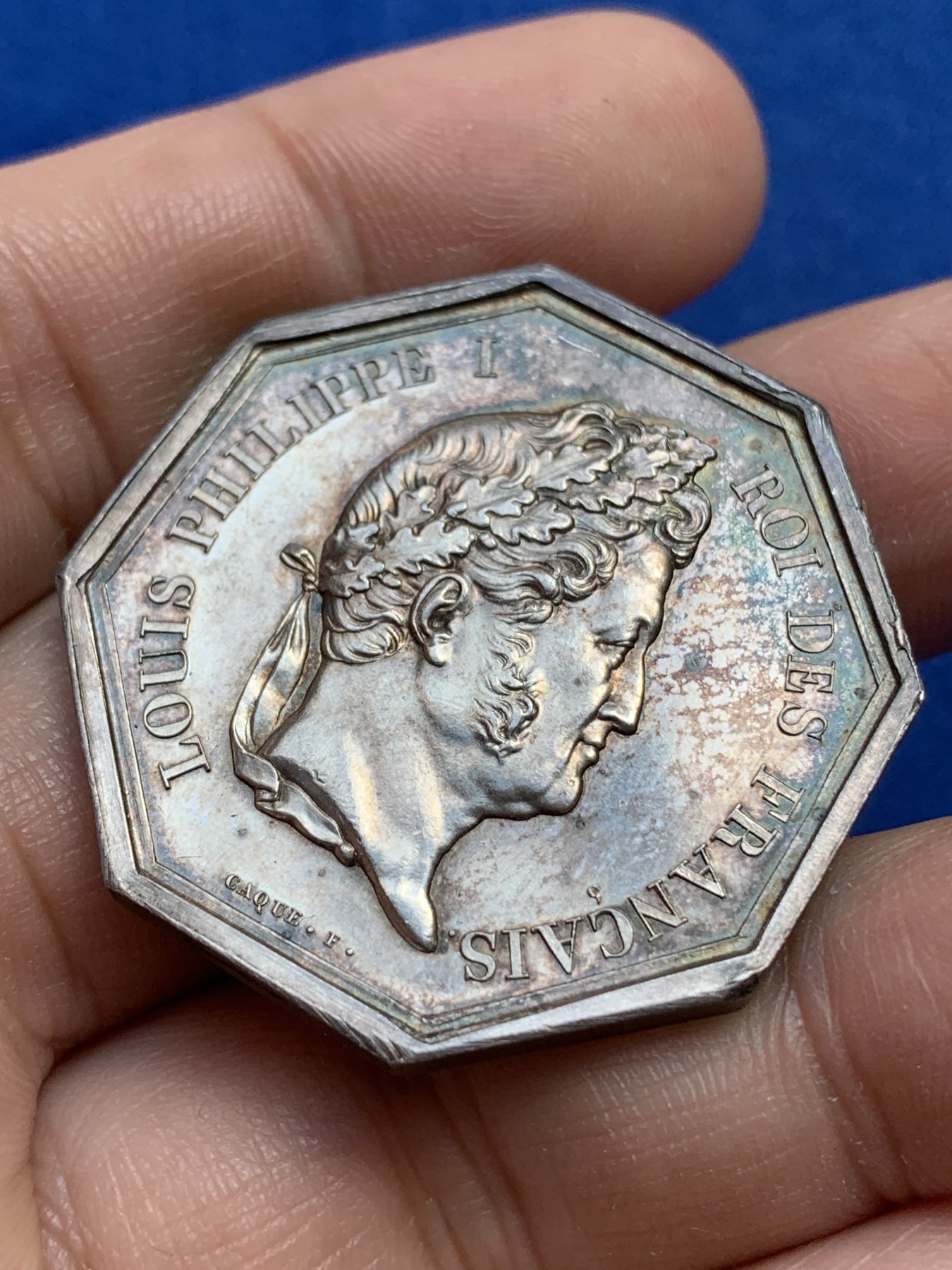 《竞宝斋》第215场-周日，周一 2场 (全场包邮) 法国1819凤凰火灾保险公司八角银质代币，22.45g，35.8mm，手指边铭