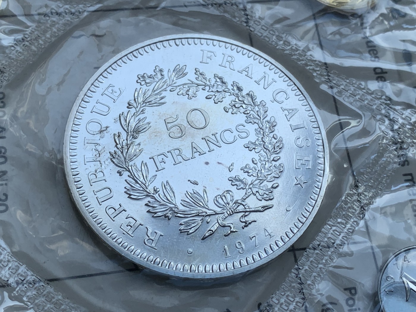 《竞宝斋》第215场-周日，周一 2场 (全场包邮) 法国1974年 官方原封套装未拆银币9枚 其中50法郎大力神为90%高银，性价比极高