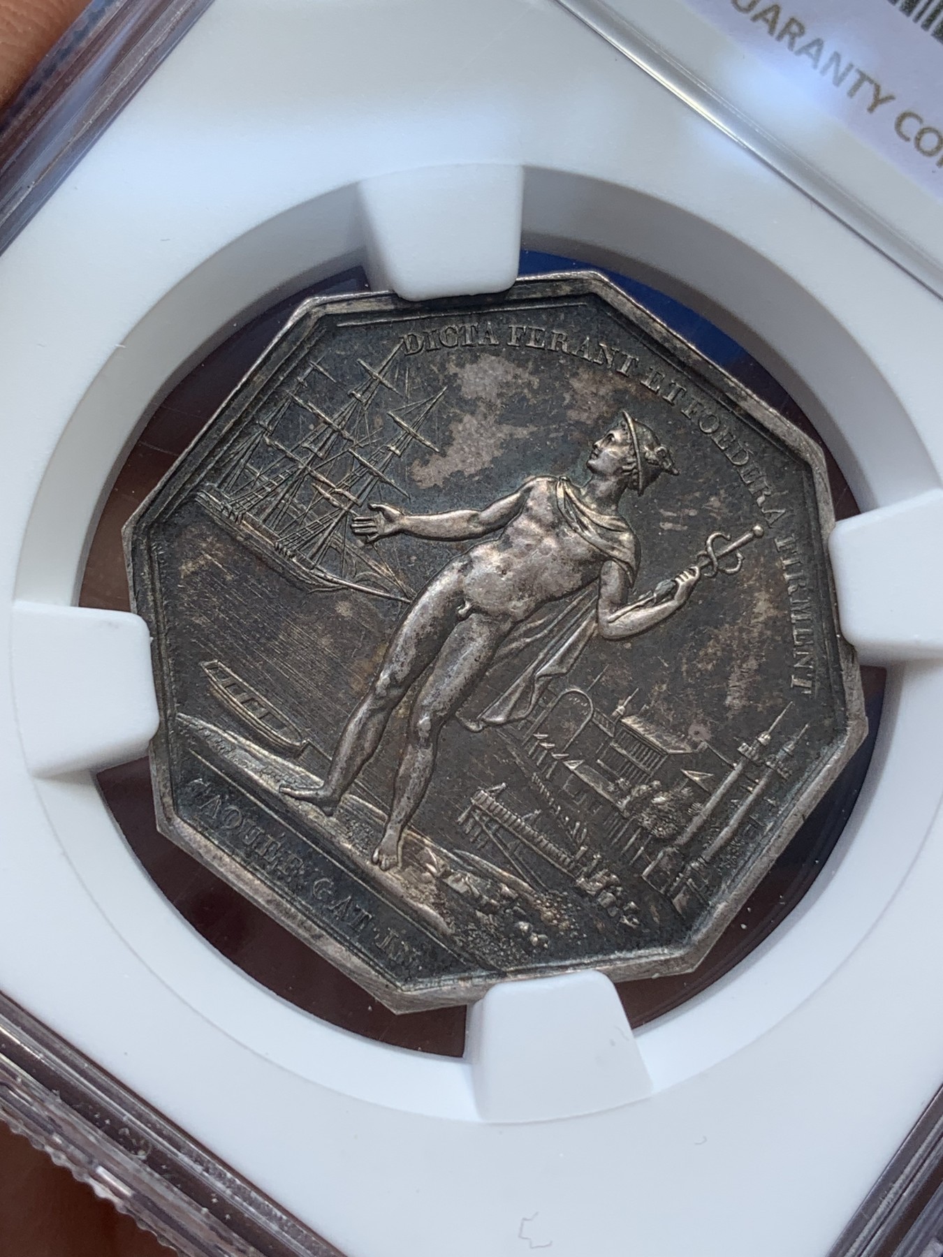 《竞宝斋》第215场-周日，周一 2场 (全场包邮) NGC-MS63 法国十九世纪 波尔多商会站人 八角银制JETON 顶级老包浆 非常漂亮