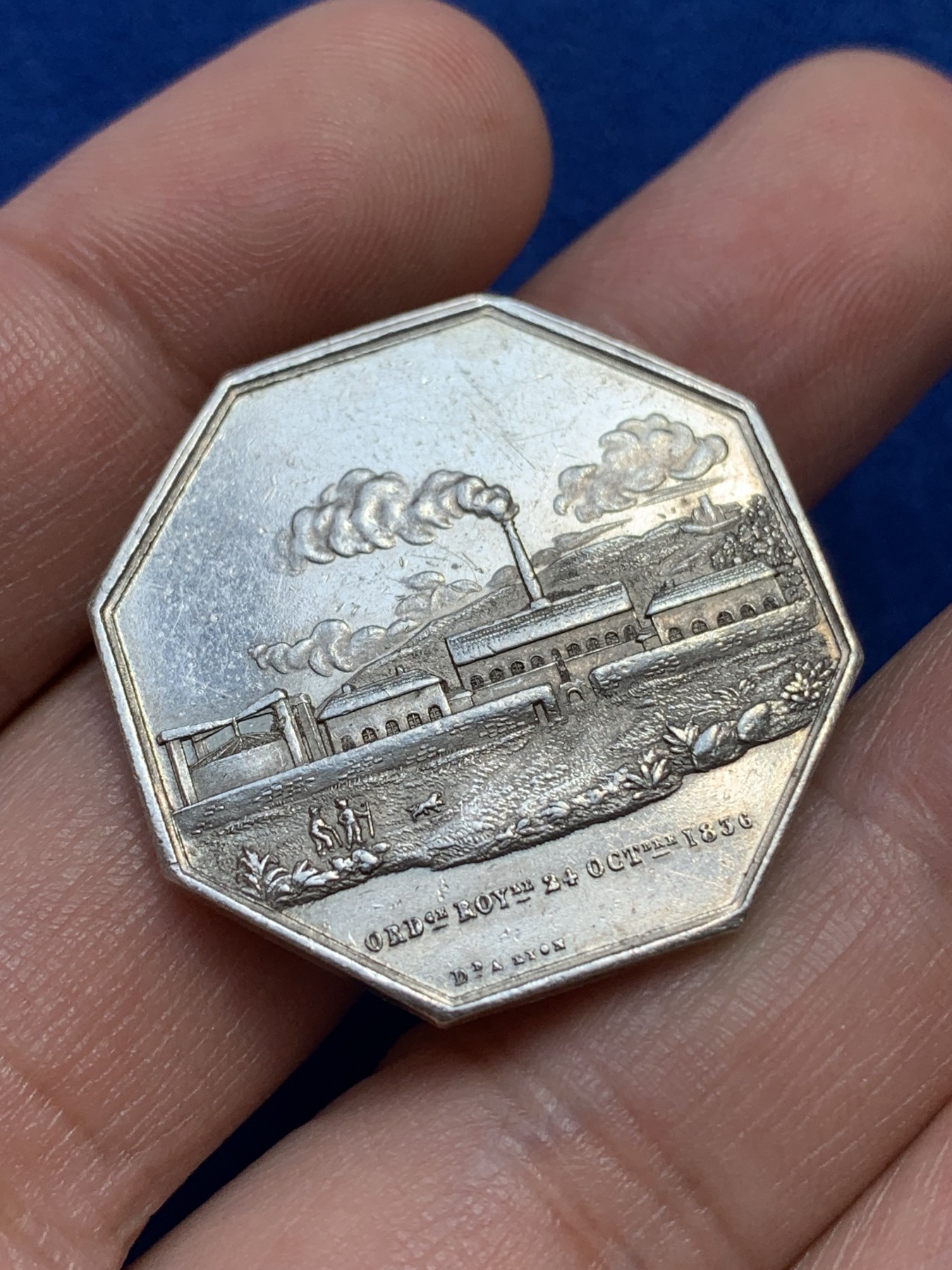 《竞宝斋》第215场-周日，周一 2场 (全场包邮) 法国1832-1841年里昂燃气公司八角銀质代币 31.3mm 15.2克 神灯边铭