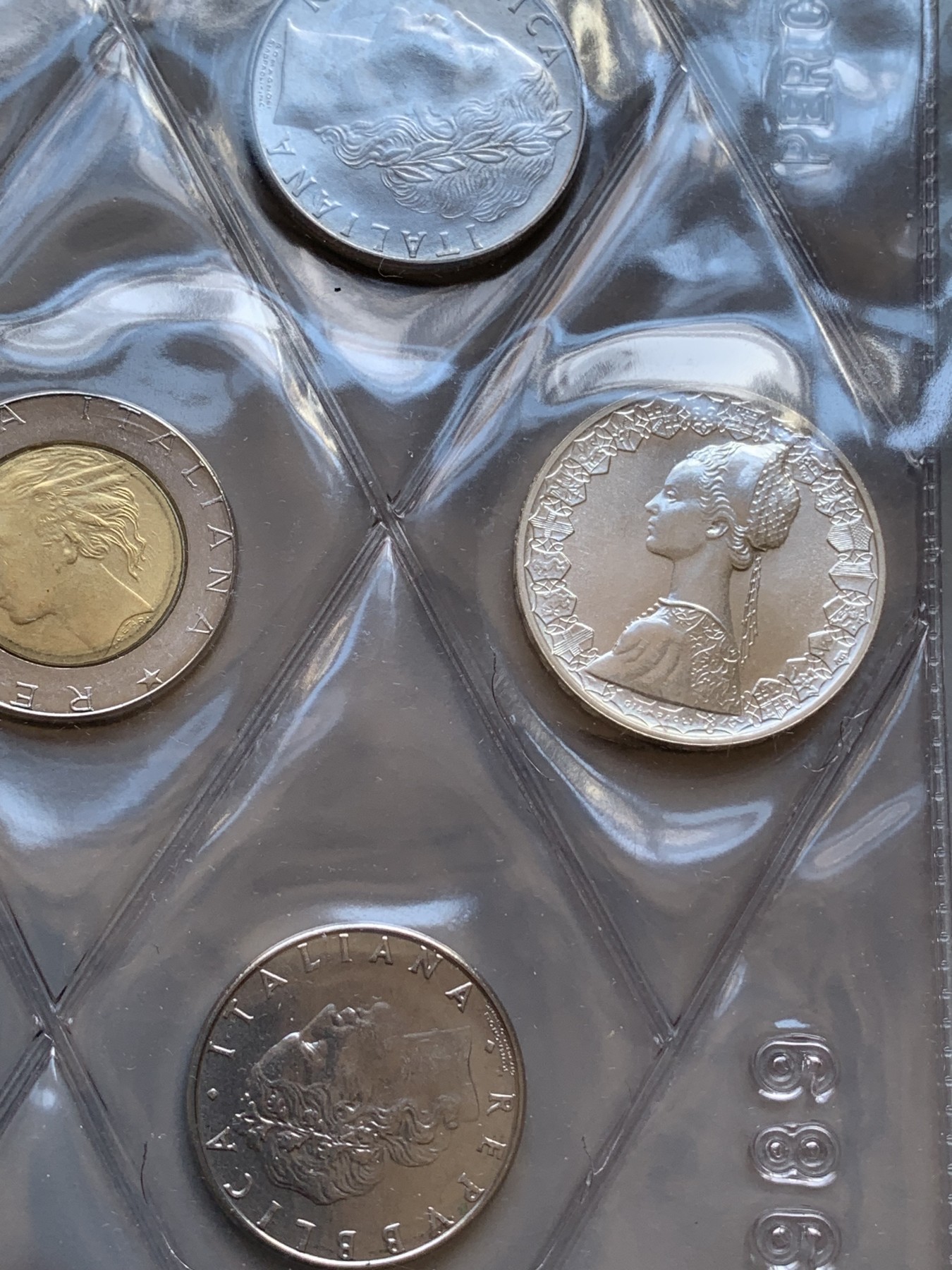 《竞宝斋》第215场-周日，周一 2场 (全场包邮) 意大利1989年套币，不常见年份，含两枚银币