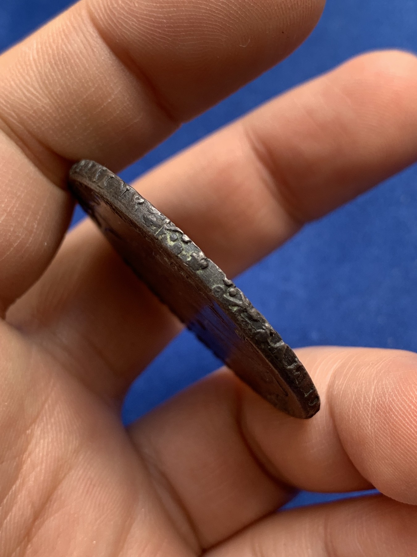 《竞宝斋》第215场-周日，周一 2场 (全场包邮) 法国1784年路易十六1埃居大银币 人像面深打 黑彩包浆 韵味十足 十分漂亮 细节见图