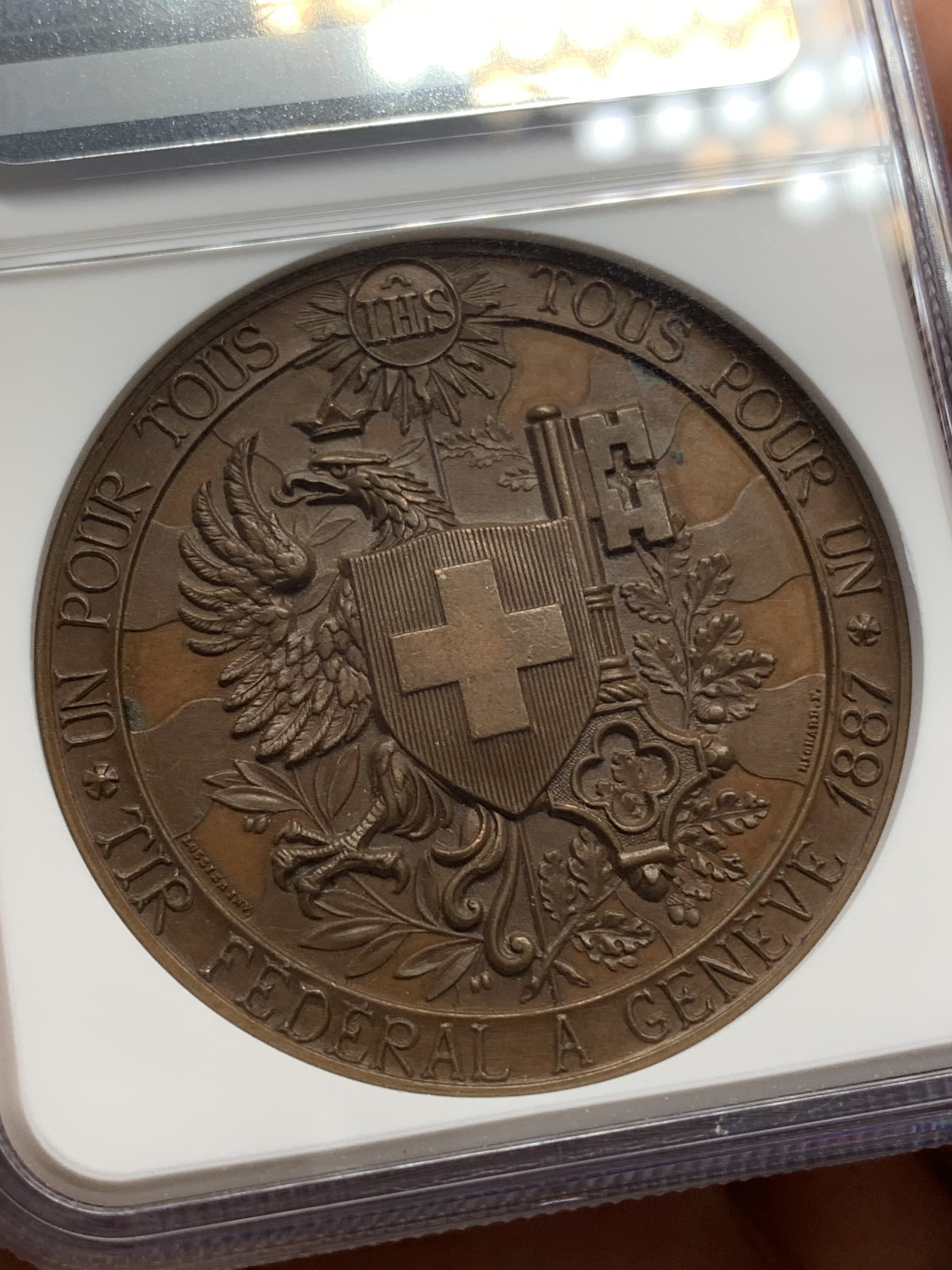 《竞宝斋》第215场-周日，周一 2场 (全场包邮) NGC MS64BN 1887年瑞士日内瓦射击节高浮雕铜章 原味巧克力包浆 品相状态非常好