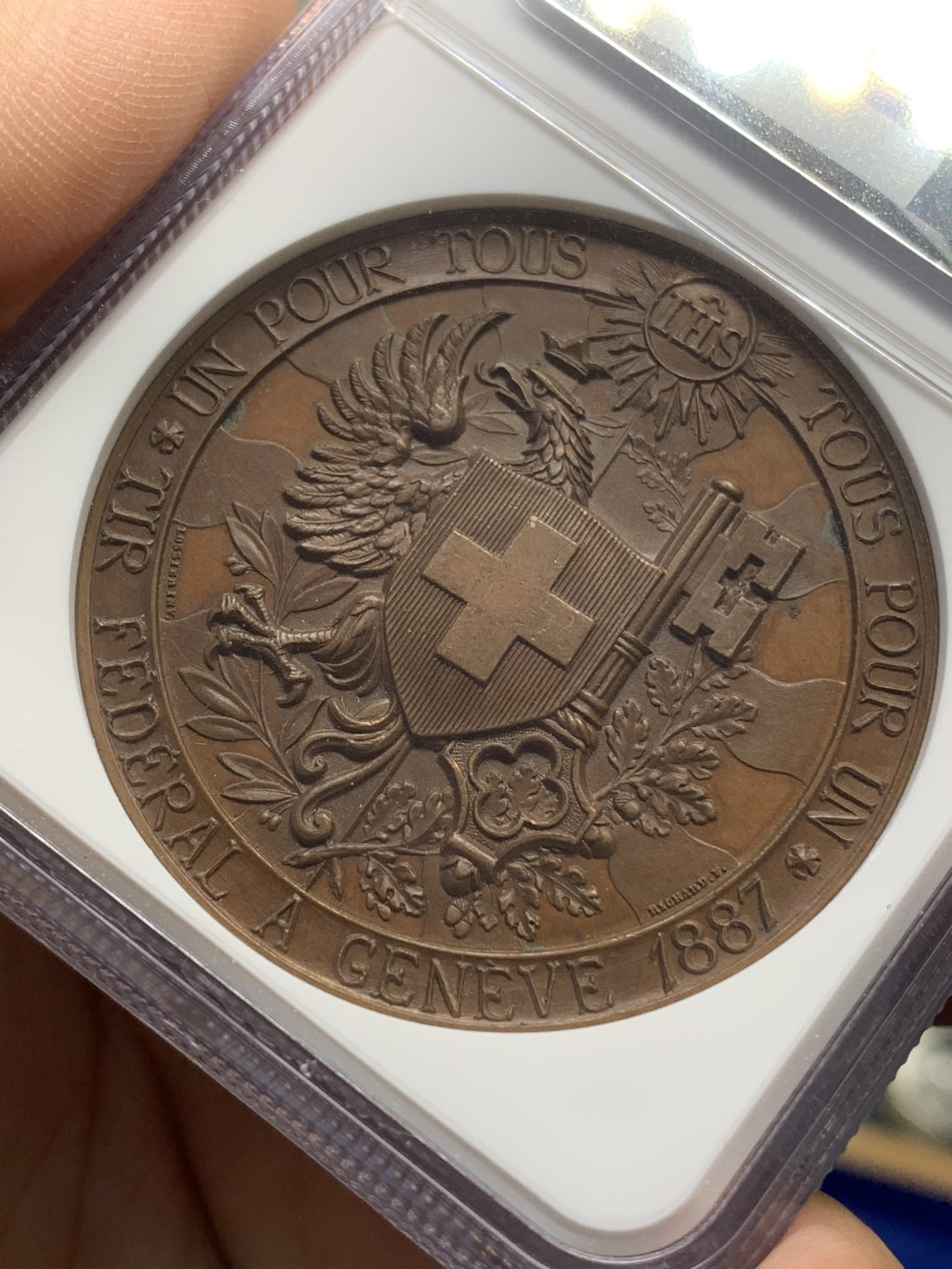 《竞宝斋》第215场-周日，周一 2场 (全场包邮) NGC MS64BN 1887年瑞士日内瓦射击节高浮雕铜章 原味巧克力包浆 品相状态非常好