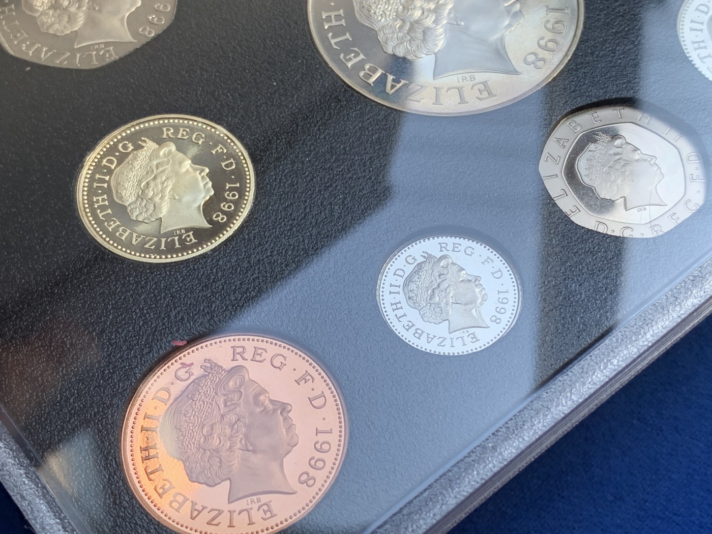 《竞宝斋》第215场-周日，周一 2场 (全场包邮) 英国1998年精致套币 到5镑高值克朗带证书proof set