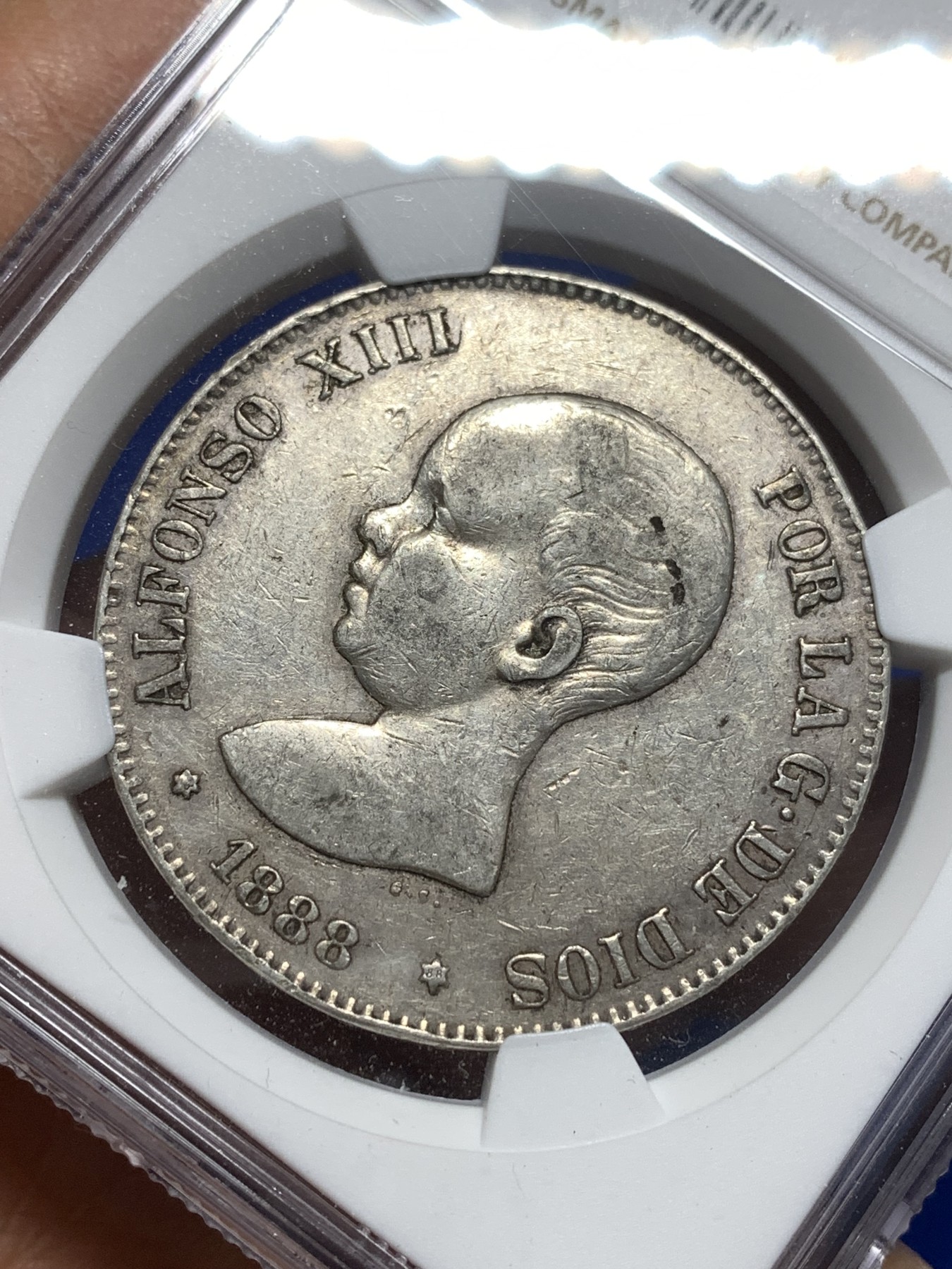 《竞宝斋》第215场-周日，周一 2场 (全场包邮) NGC-XF40 西班牙1888年 阿方索十三世 5比塞塔双柱大银币 吉祥年份