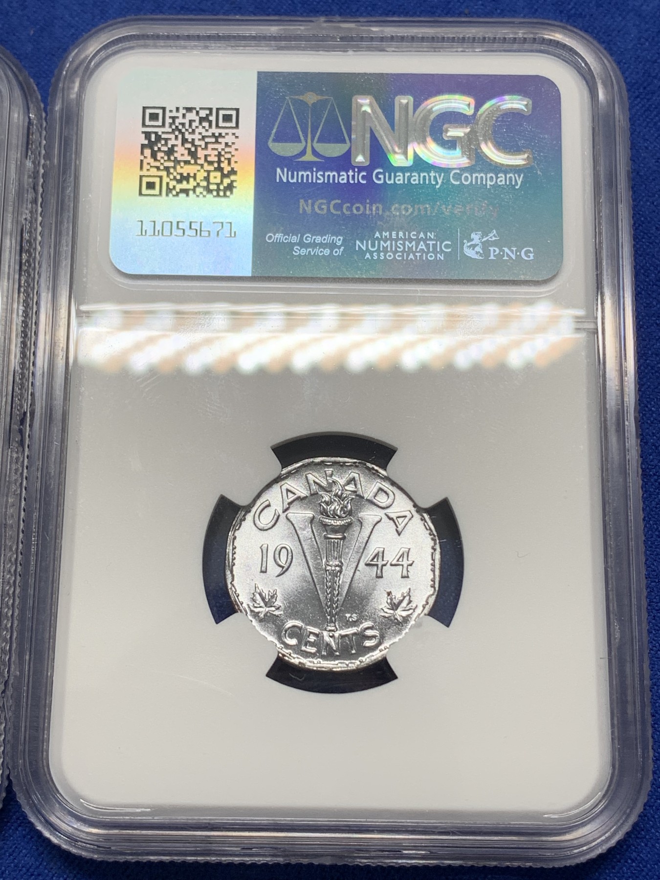 《竞宝斋》第215场-周日，周一 2场 (全场包邮) 两枚一组 NGC-MS63 圣马力诺1938年5分铜币，铜光好品+NGC-MS63 加拿大1944乔六5分，转光好品低评，含铁易锈不容易出分