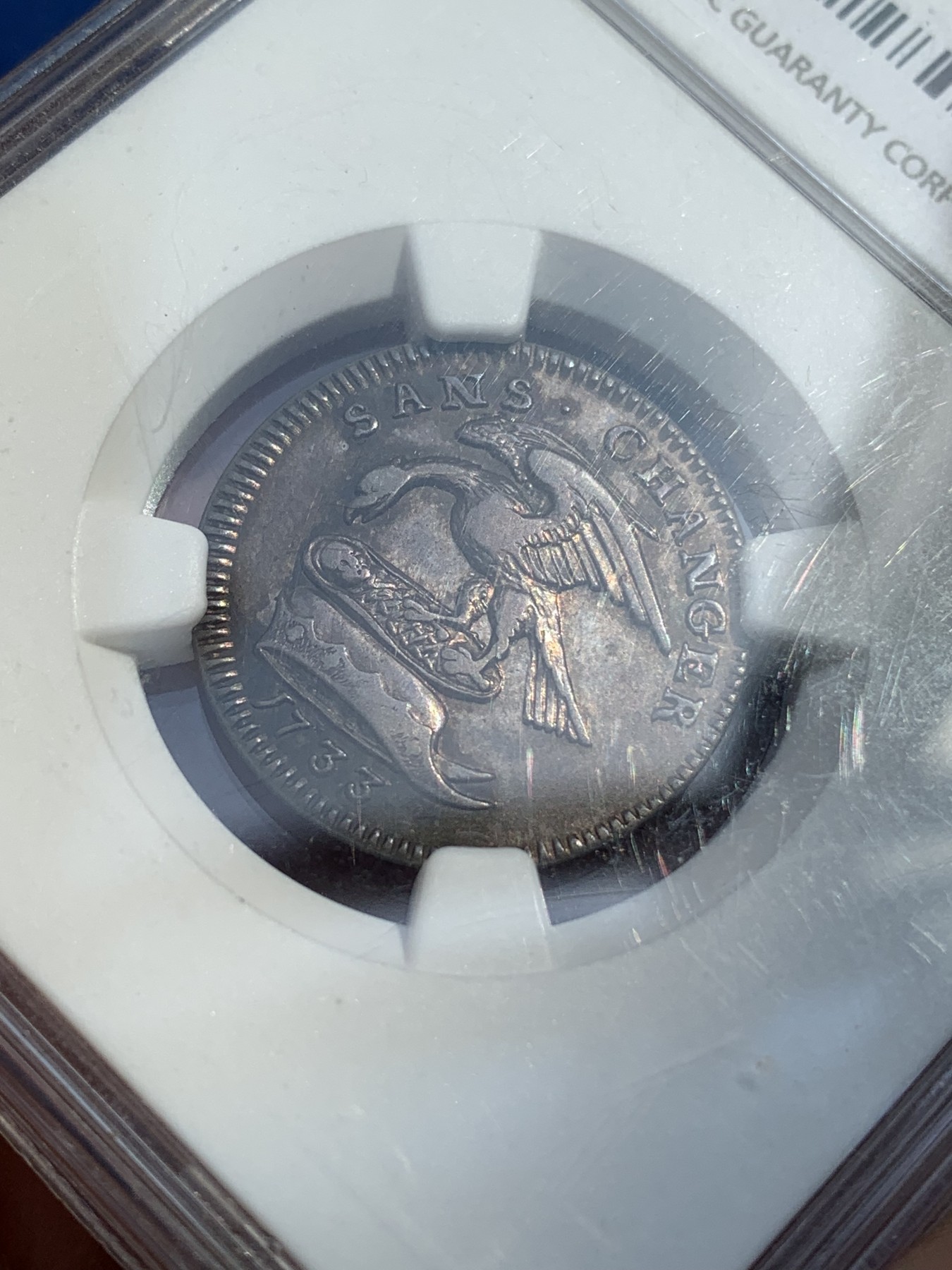 《竞宝斋》第215场-周日，周一 2场 (全场包邮) NGC-PF55 1733年 马恩岛半便士精致银样币 季军分 罕见FROSTED CAP版。常见好plain cap版紫彩包浆